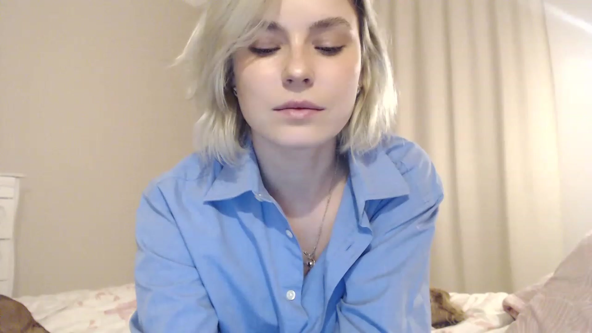 Gallery image thumbnail from EMMA_U2's myfreecams stream on, 02/21/2023, 02:18 image 17 of 20