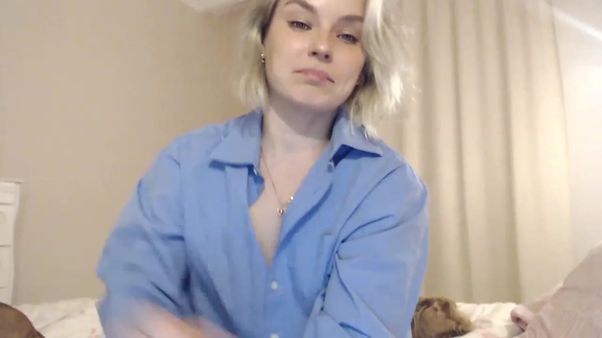 Gallery image thumbnail from EMMA_U2's myfreecams stream on, 02/21/2023, 02:18 image 15 of 20
