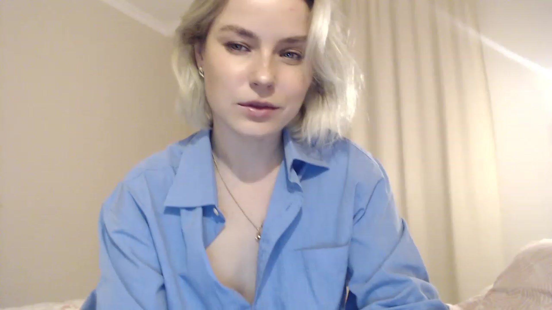 Gallery image thumbnail from EMMA_U2's myfreecams stream on, 02/21/2023, 02:18 image 4 of 20