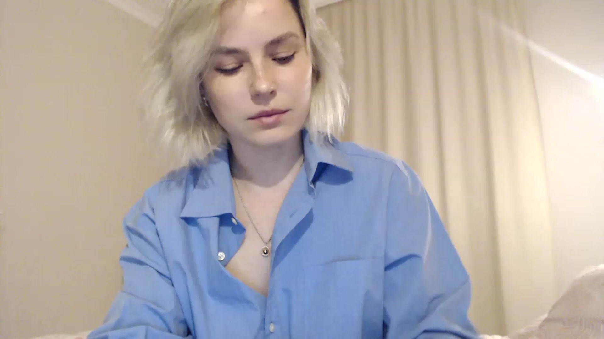 Gallery image thumbnail from EMMA_U2's myfreecams stream on, 02/21/2023, 02:18 image 3 of 20