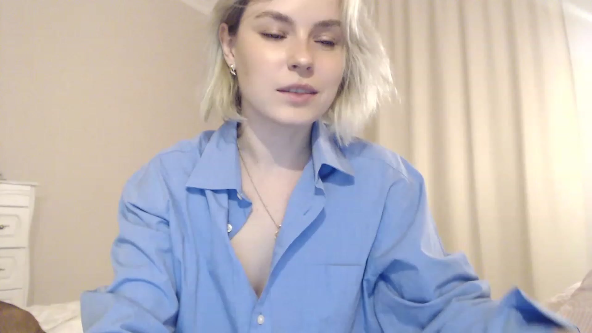 Gallery image thumbnail from EMMA_U2's myfreecams stream on, 02/21/2023, 02:18 image 19 of 20