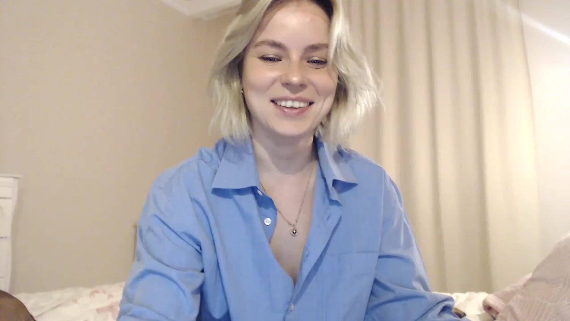 Gallery image thumbnail from EMMA_U2's myfreecams stream on, 02/21/2023, 02:18 image 13 of 20