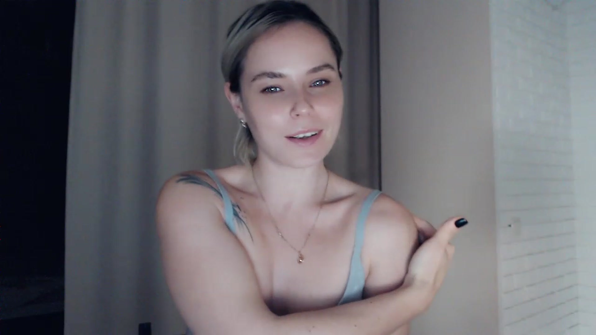 Gallery image thumbnail from EMMA_U2's myfreecams stream on, 02/25/2023, 02:29 image 9 of 20