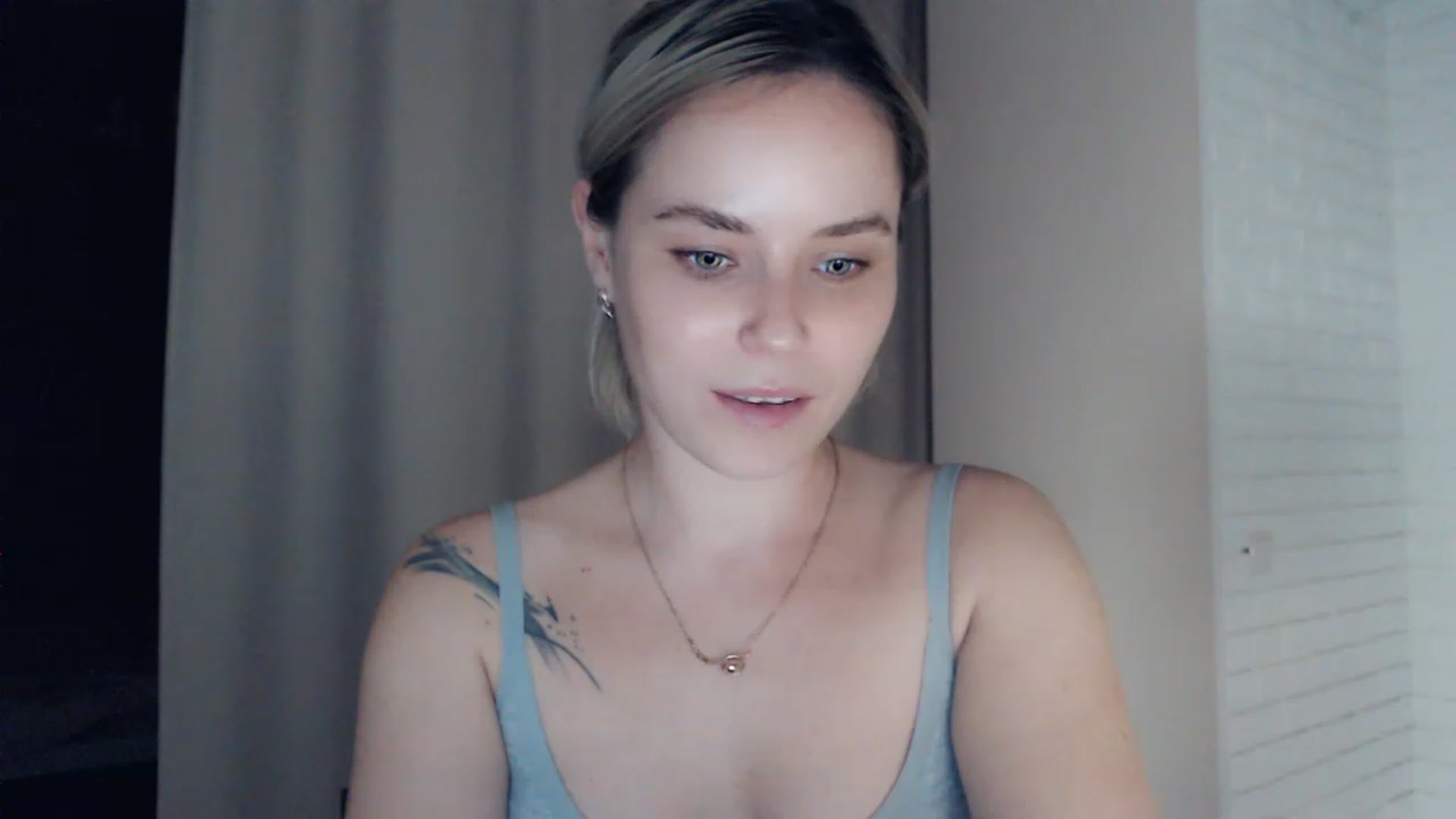 Gallery image thumbnail from EMMA_U2's myfreecams stream on, 02/25/2023, 02:29 image 17 of 20