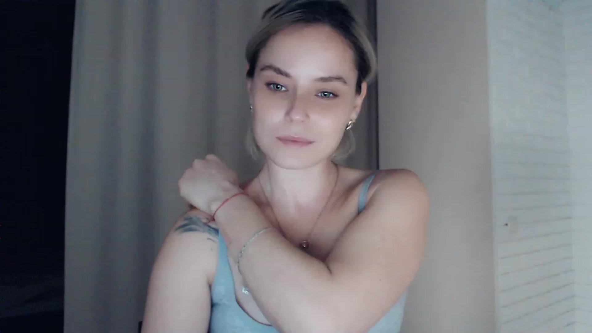 Gallery image thumbnail from EMMA_U2's myfreecams stream on, 02/25/2023, 02:29 image 18 of 20