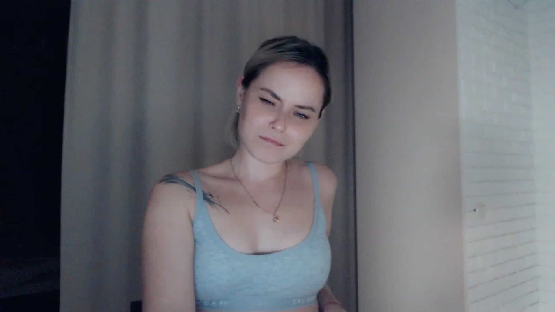 Gallery image thumbnail from EMMA_U2's myfreecams stream on, 02/25/2023, 02:29 image 8 of 20