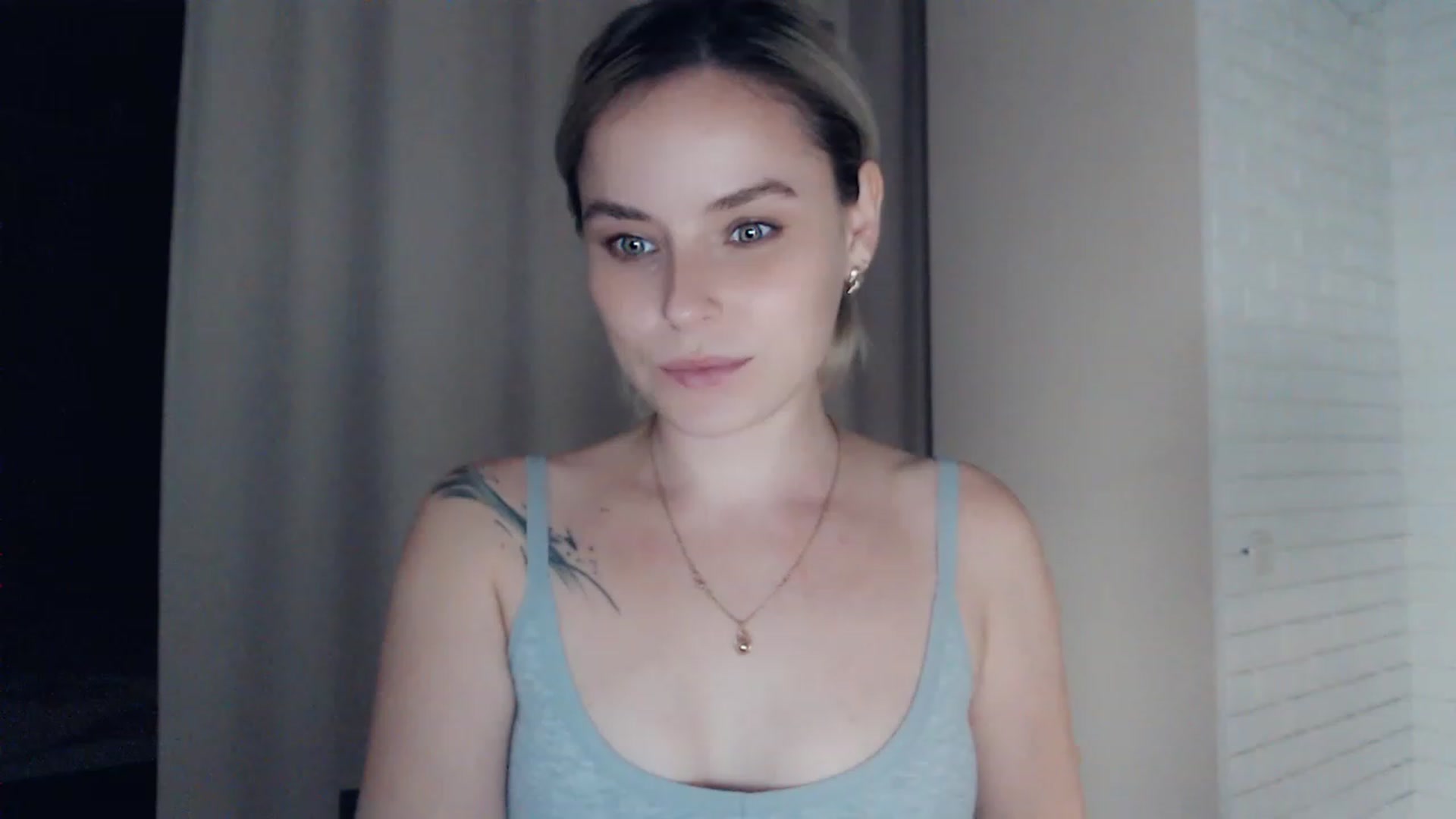 Gallery image thumbnail from EMMA_U2's myfreecams stream on, 02/25/2023, 02:29 image 12 of 20