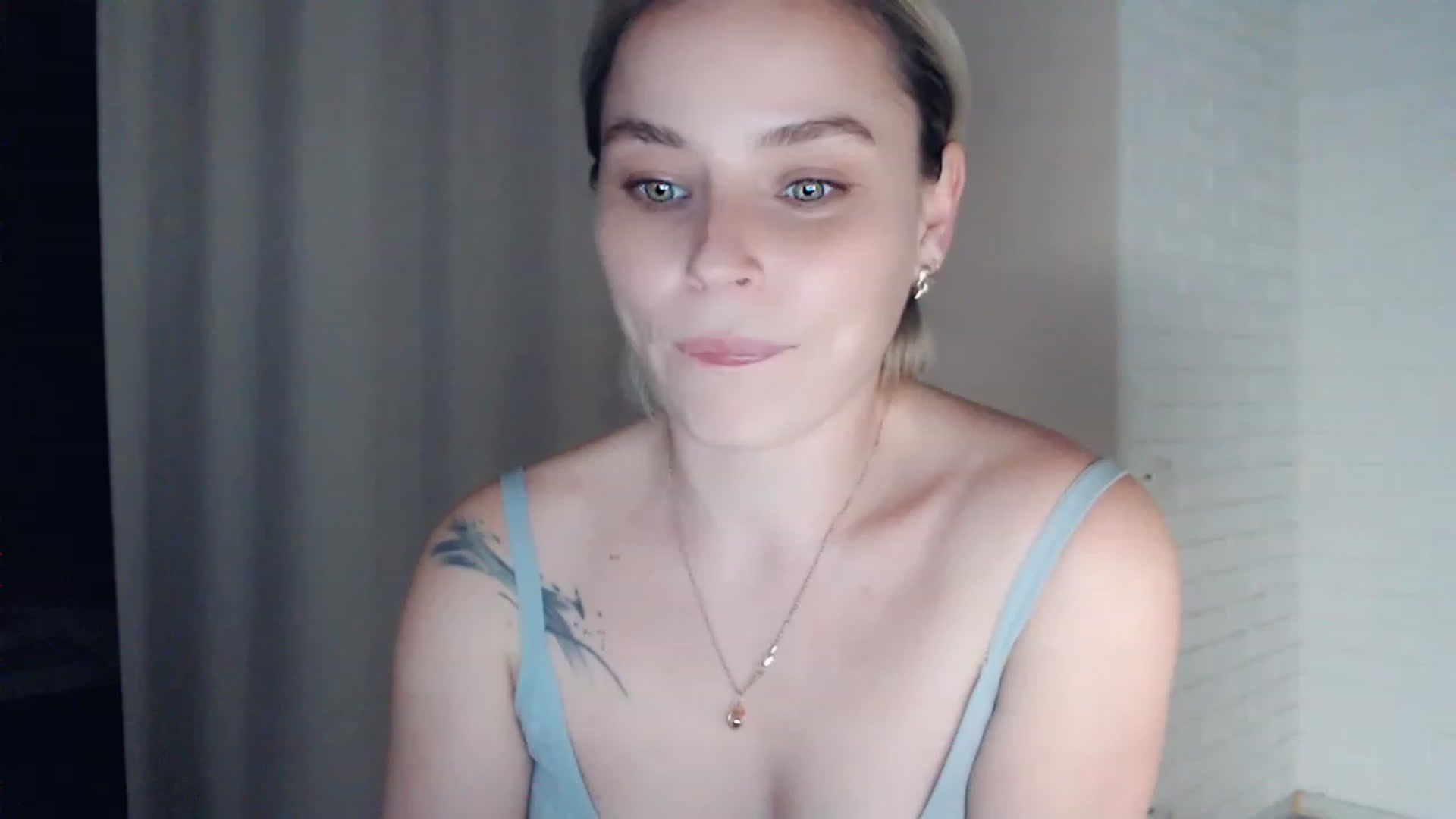 Gallery image thumbnail from EMMA_U2's myfreecams stream on, 02/25/2023, 02:29 image 1 of 20