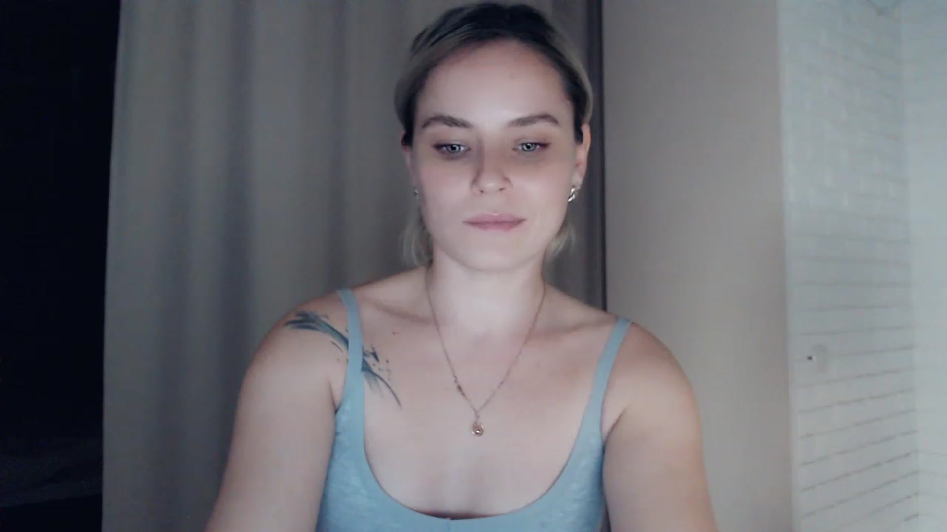 Gallery image thumbnail from EMMA_U2's myfreecams stream on, 02/25/2023, 02:29 image 10 of 20