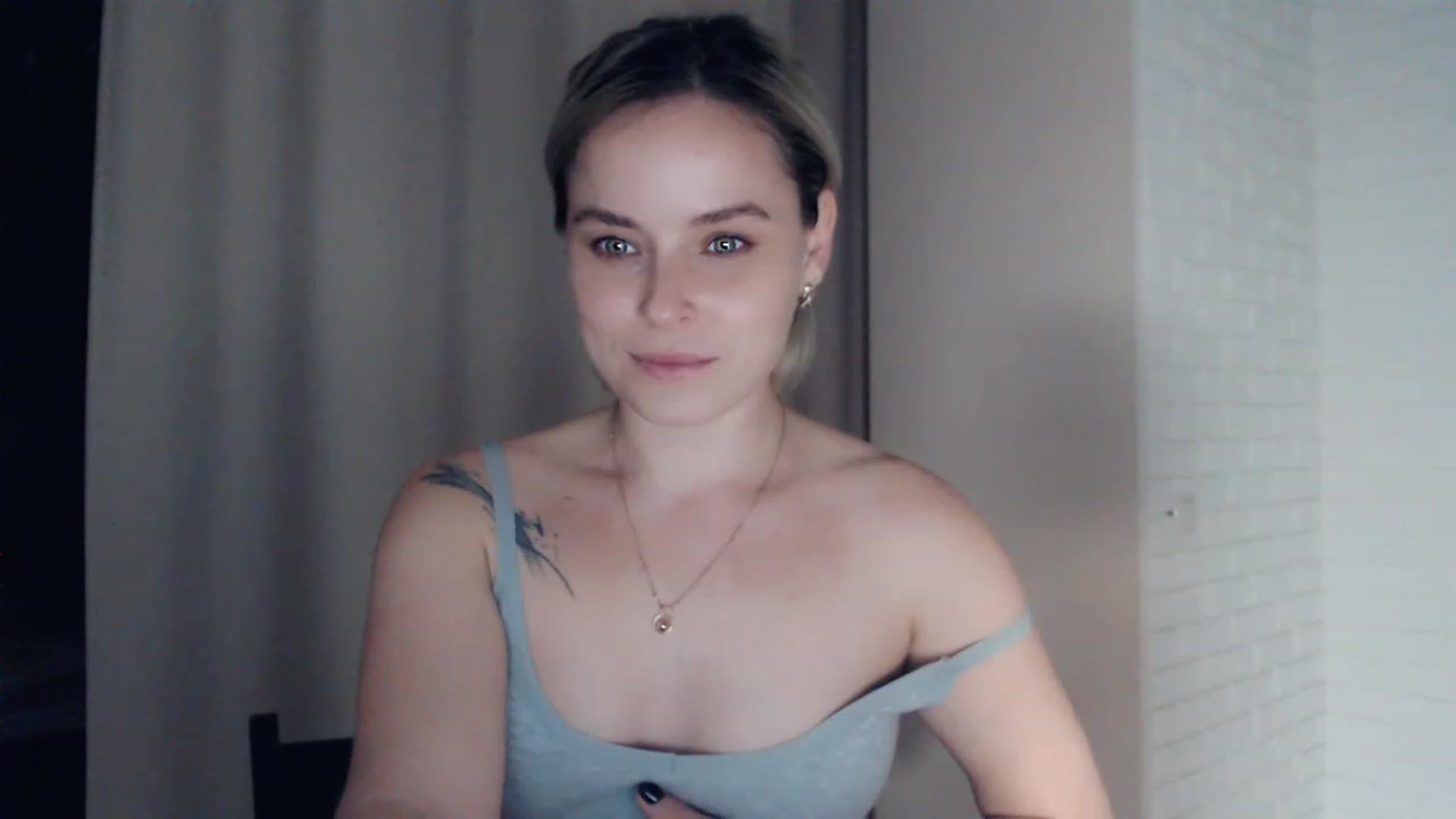 Gallery image thumbnail from EMMA_U2's myfreecams stream on, 02/25/2023, 02:29 image 5 of 20