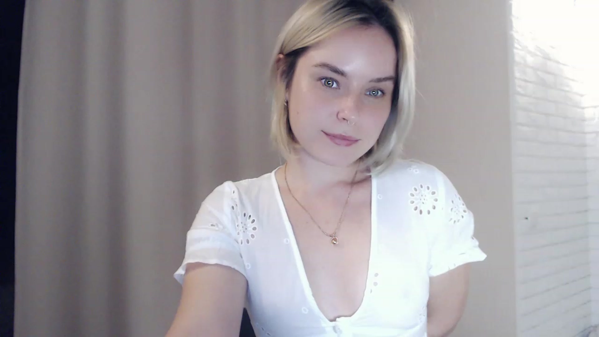 Gallery image thumbnail from EMMA_U2's myfreecams stream on, 02/26/2023, 01:56 image 8 of 20