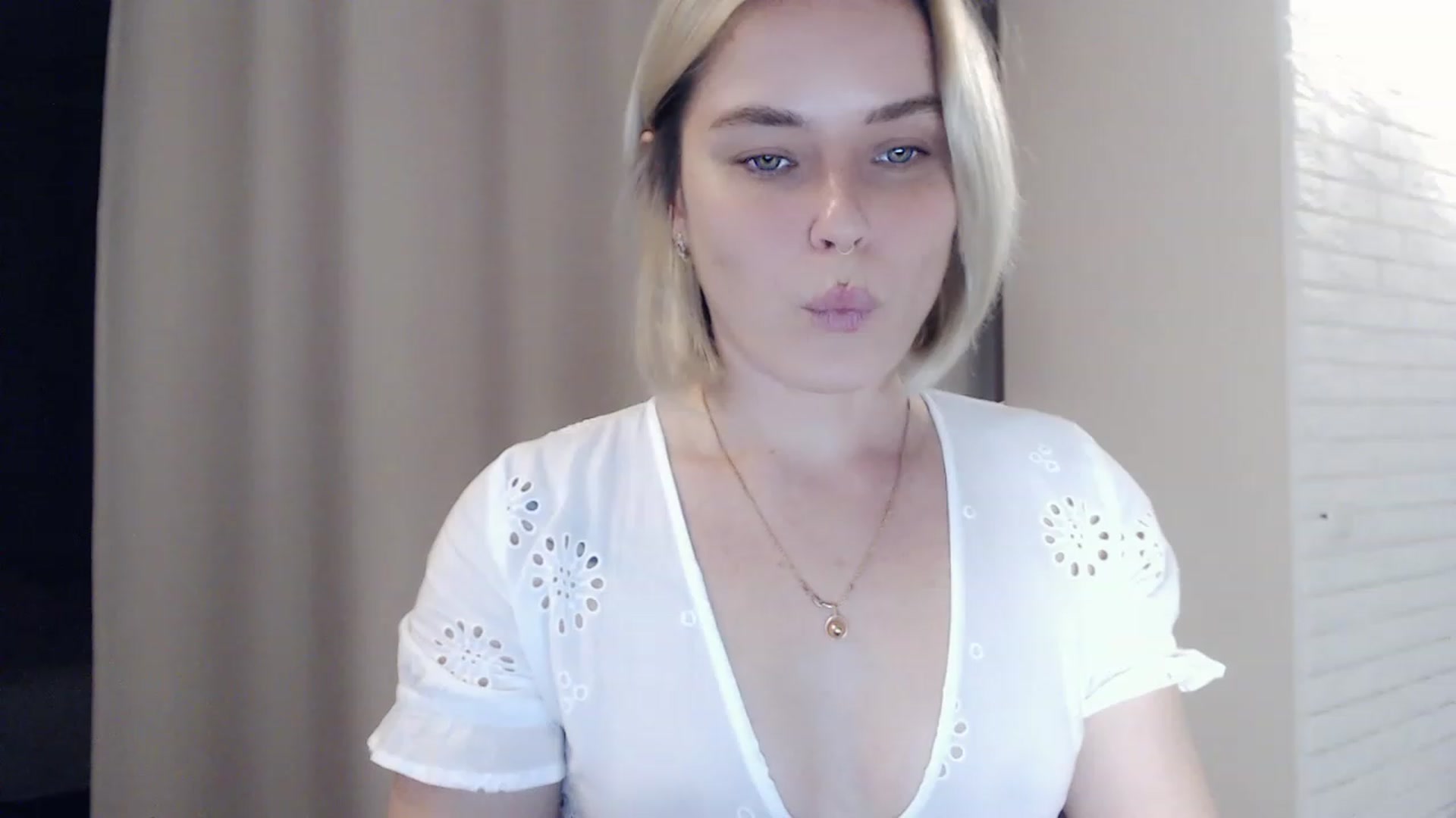 Gallery image thumbnail from EMMA_U2's myfreecams stream on, 02/26/2023, 01:56 image 14 of 20