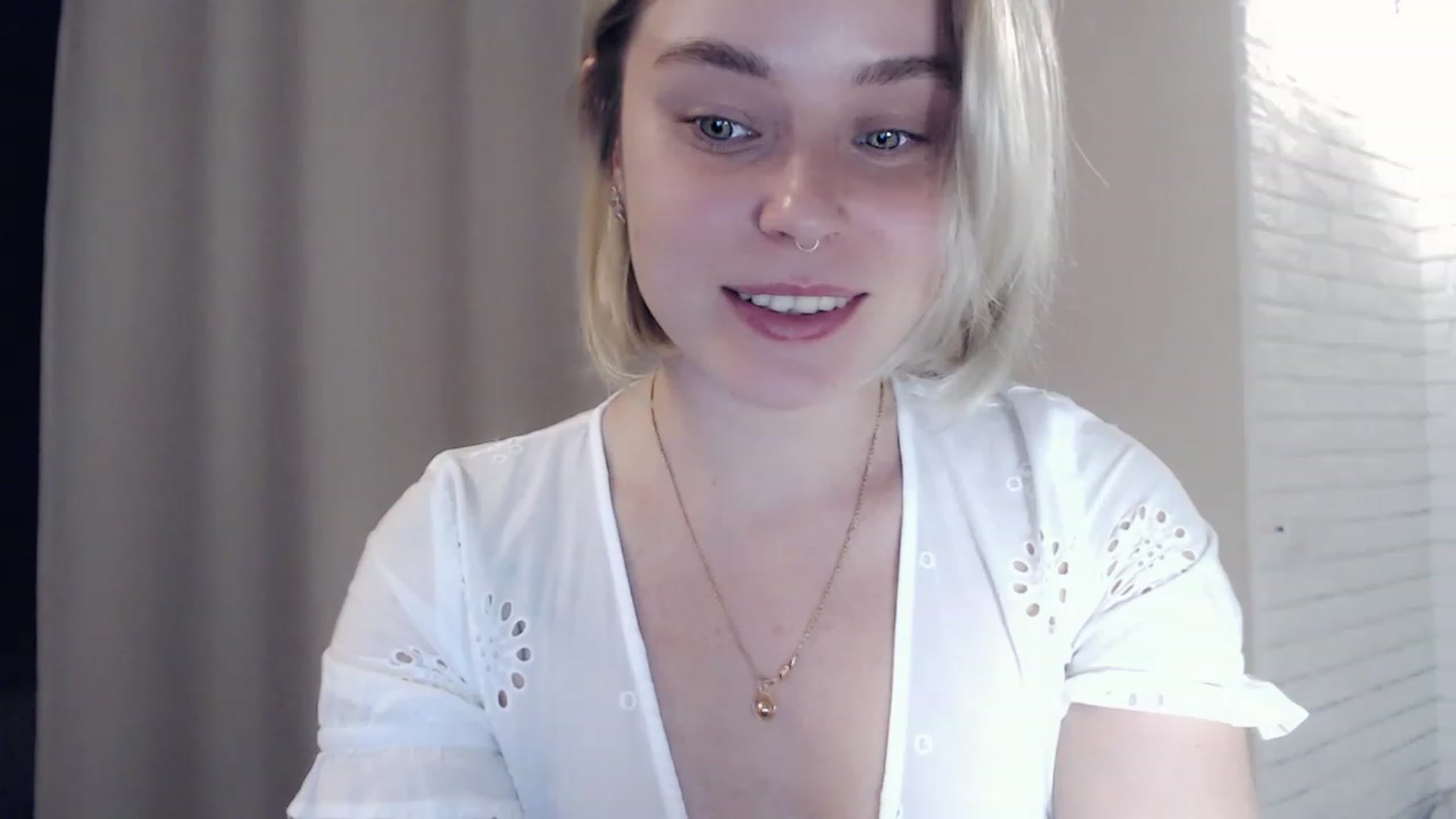 Gallery image thumbnail from EMMA_U2's myfreecams stream on, 02/26/2023, 01:56 image 4 of 20