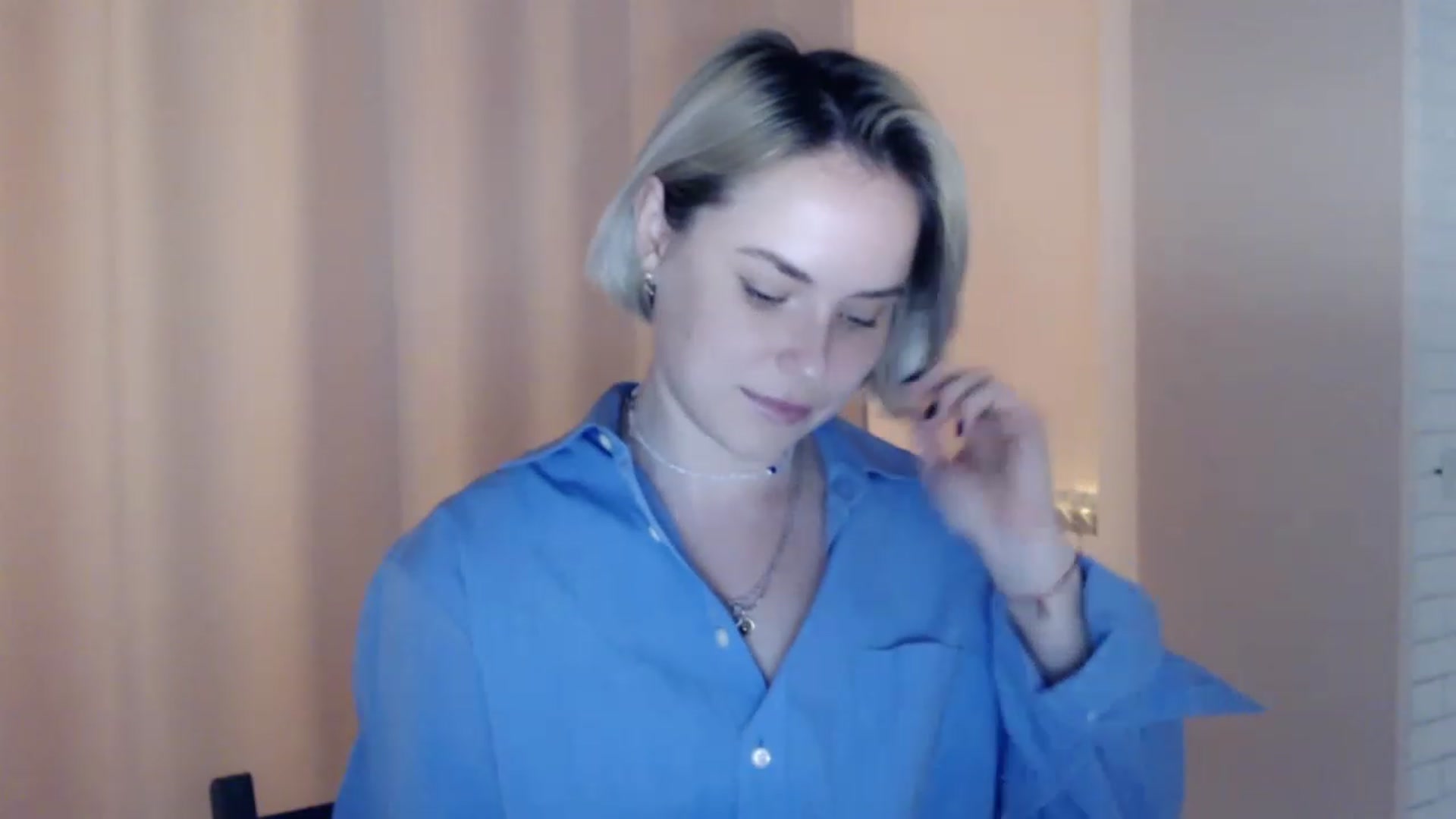 Gallery image thumbnail from EMMA_U2's myfreecams stream on, 03/04/2023, 01:37 image 18 of 20