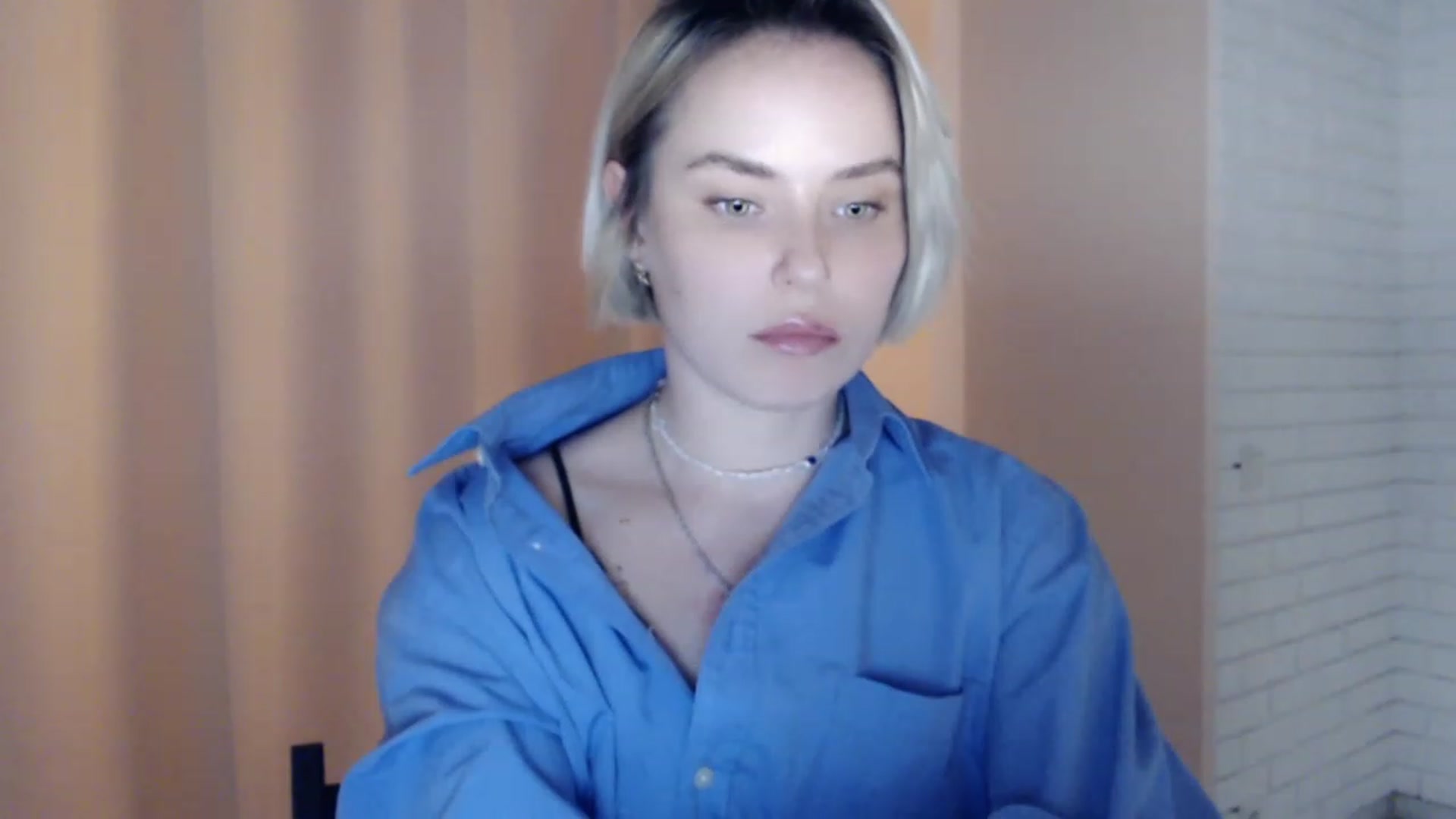 Gallery image thumbnail from EMMA_U2's myfreecams stream on, 03/04/2023, 01:37 image 9 of 20