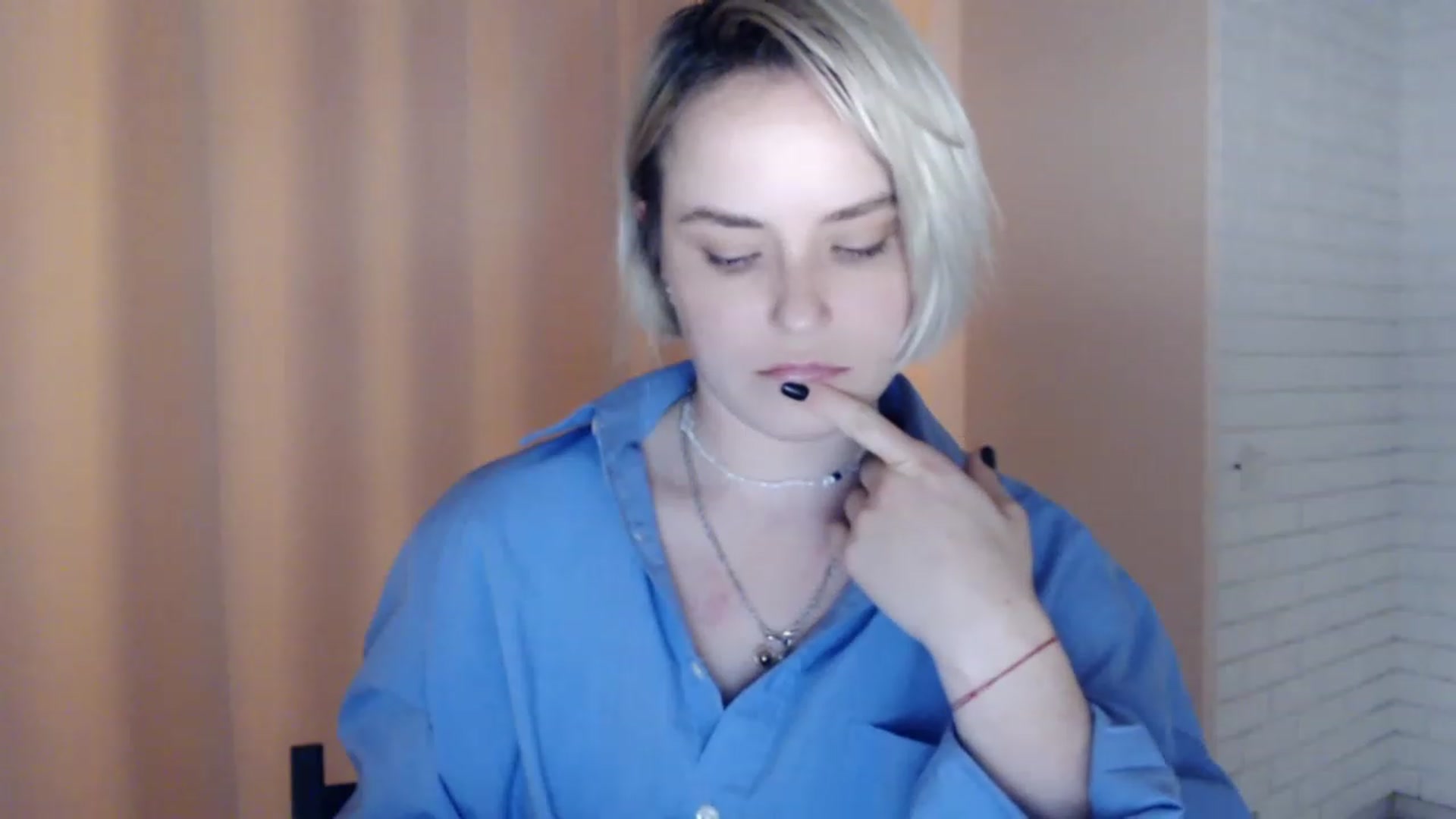 Gallery image thumbnail from EMMA_U2's myfreecams stream on, 03/04/2023, 01:37 image 11 of 20