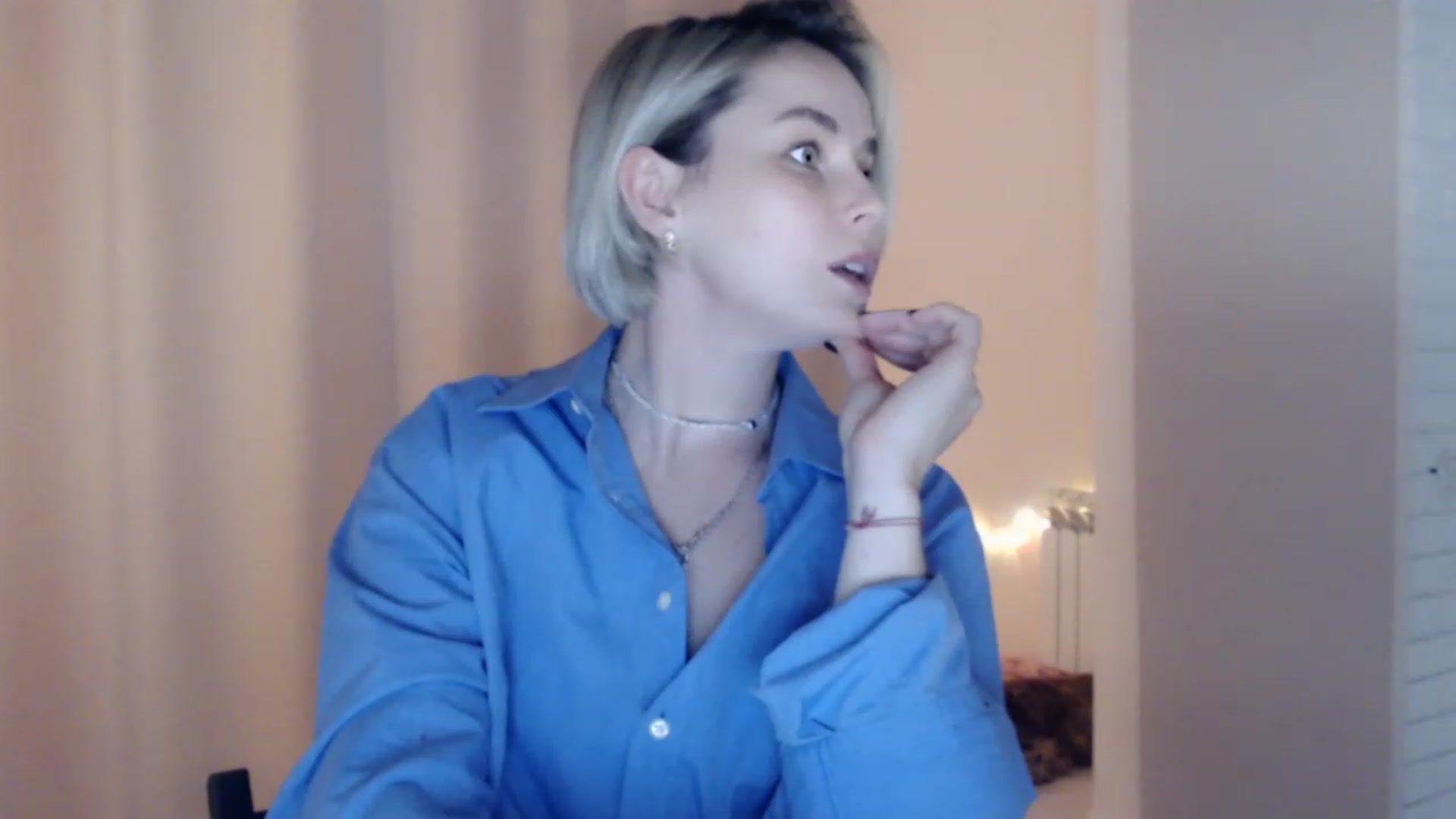 Gallery image thumbnail from EMMA_U2's myfreecams stream on, 03/04/2023, 01:37 image 15 of 20
