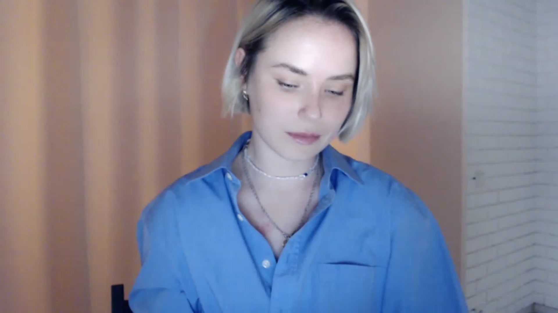Gallery image thumbnail from EMMA_U2's myfreecams stream on, 03/04/2023, 01:37 image 10 of 20