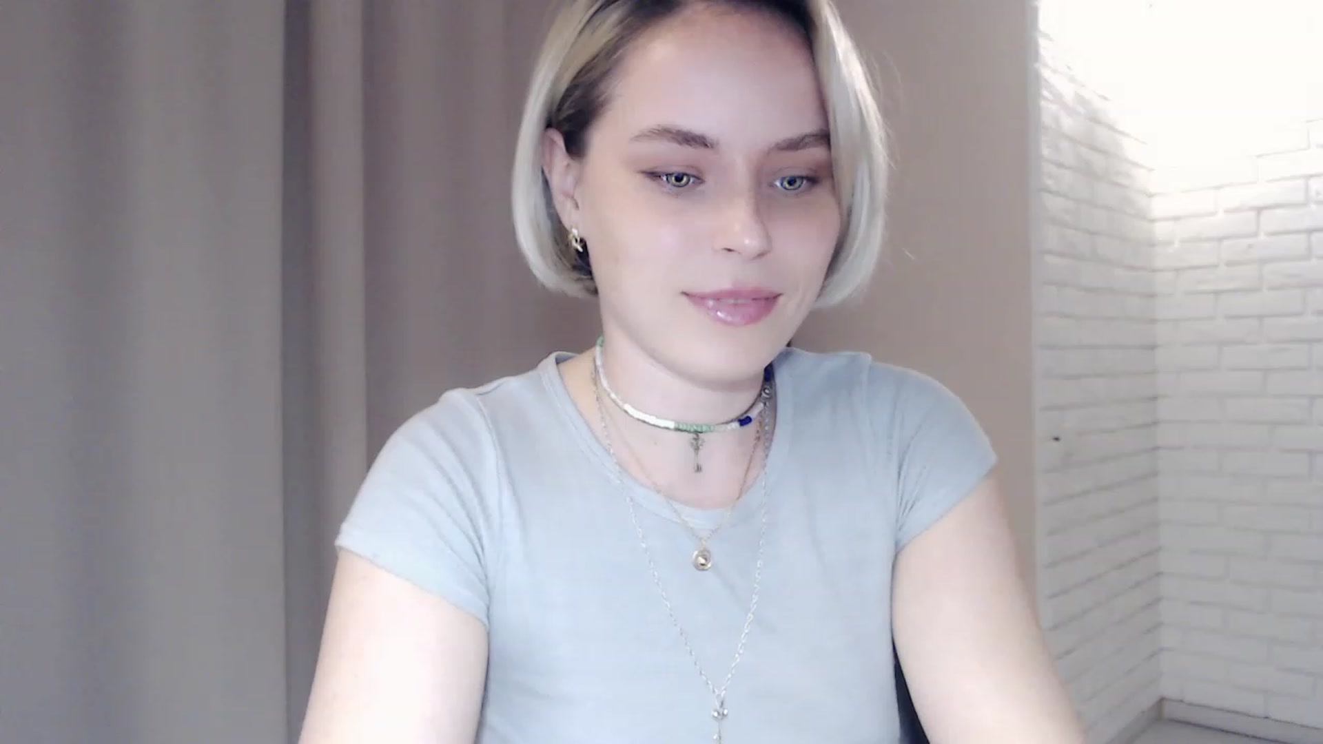 Gallery image thumbnail from EMMA_U2's myfreecams stream on, 03/11/2023, 01:43 image 1 of 20