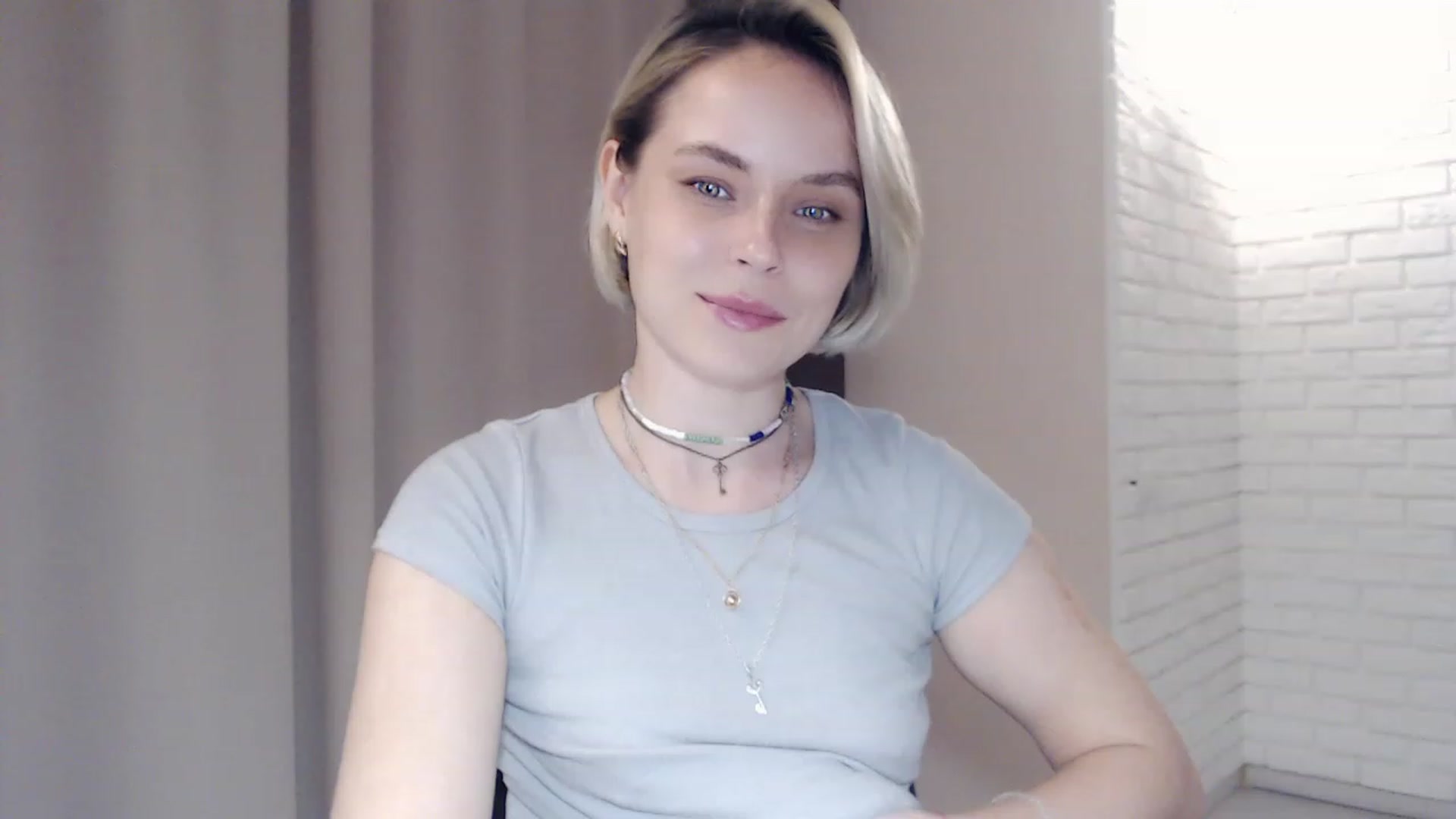 Gallery image thumbnail from EMMA_U2's myfreecams stream on, 03/11/2023, 01:43 image 10 of 20
