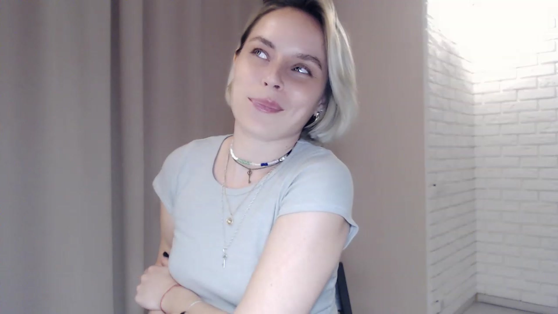 Gallery image thumbnail from EMMA_U2's myfreecams stream on, 03/11/2023, 01:43 image 9 of 20