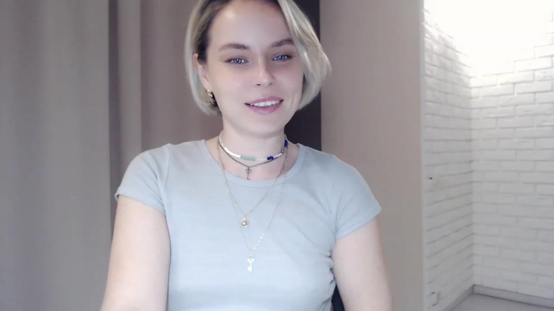 Gallery image thumbnail from EMMA_U2's myfreecams stream on, 03/11/2023, 01:43 image 15 of 20