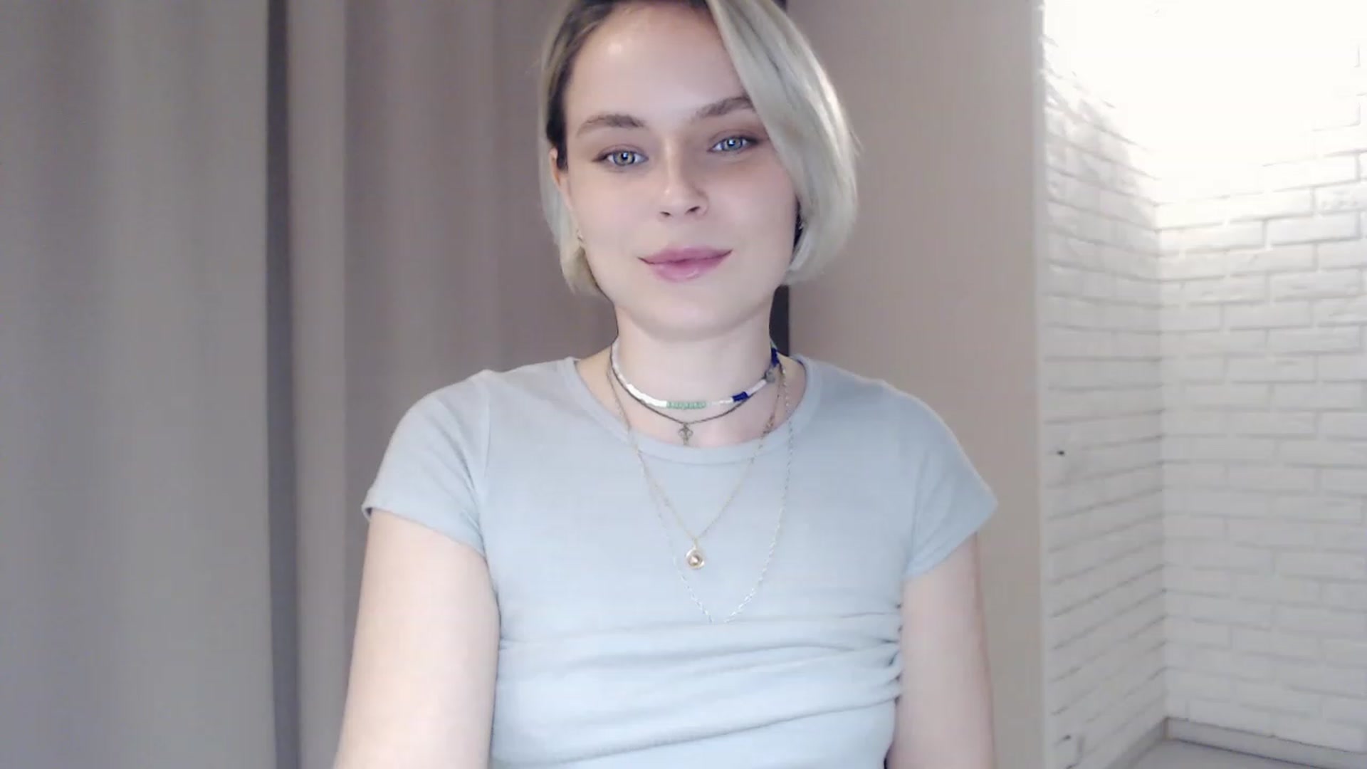 Gallery image thumbnail from EMMA_U2's myfreecams stream on, 03/11/2023, 01:43 image 6 of 20