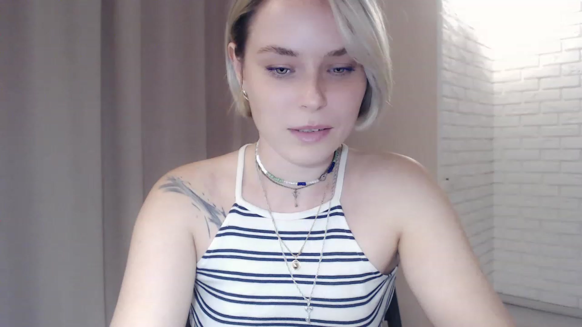 Gallery image thumbnail from EMMA_U2's myfreecams stream on, 03/11/2023, 23:14 image 18 of 20