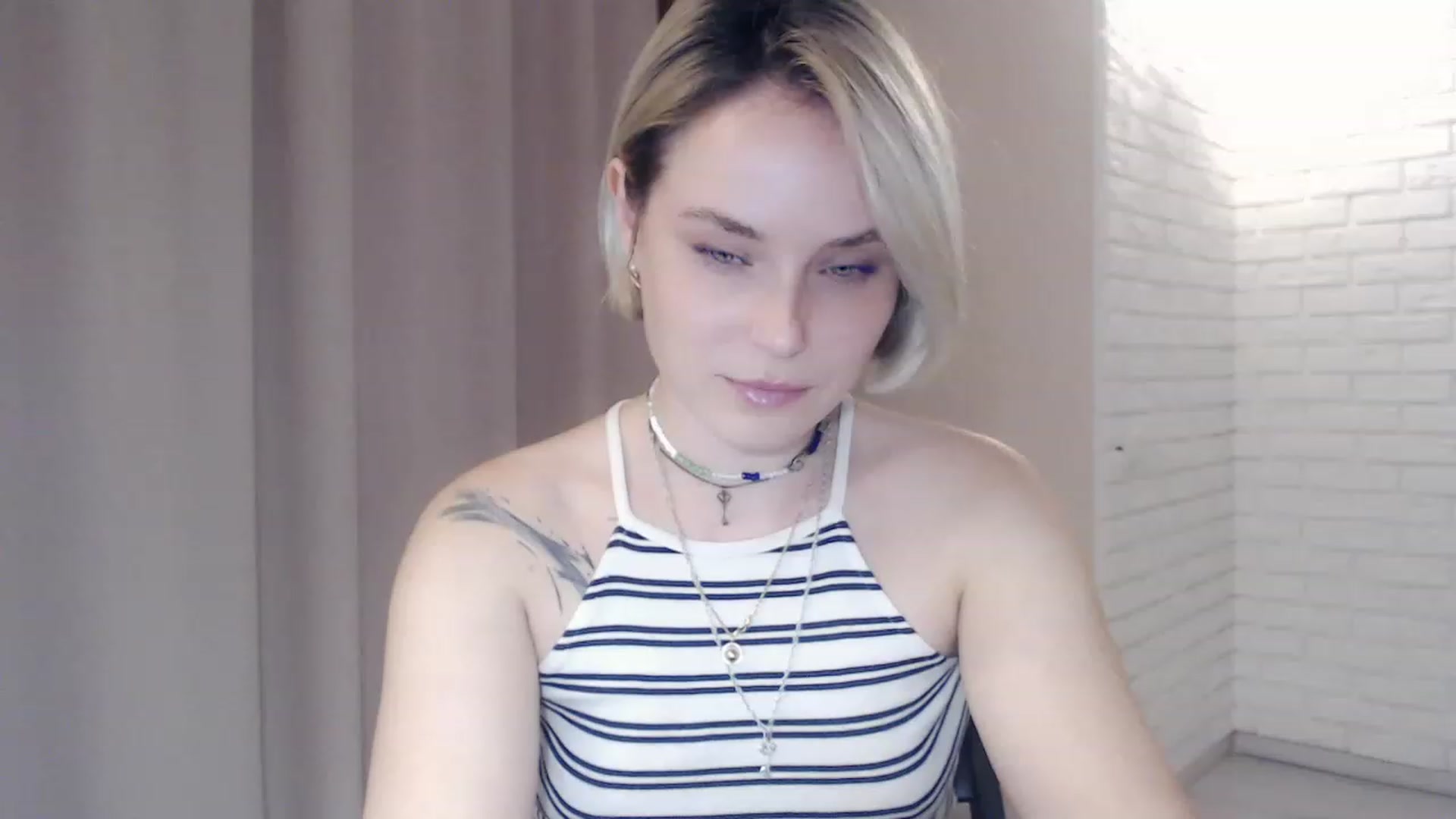 Gallery image thumbnail from EMMA_U2's myfreecams stream on, 03/11/2023, 23:14 image 10 of 20