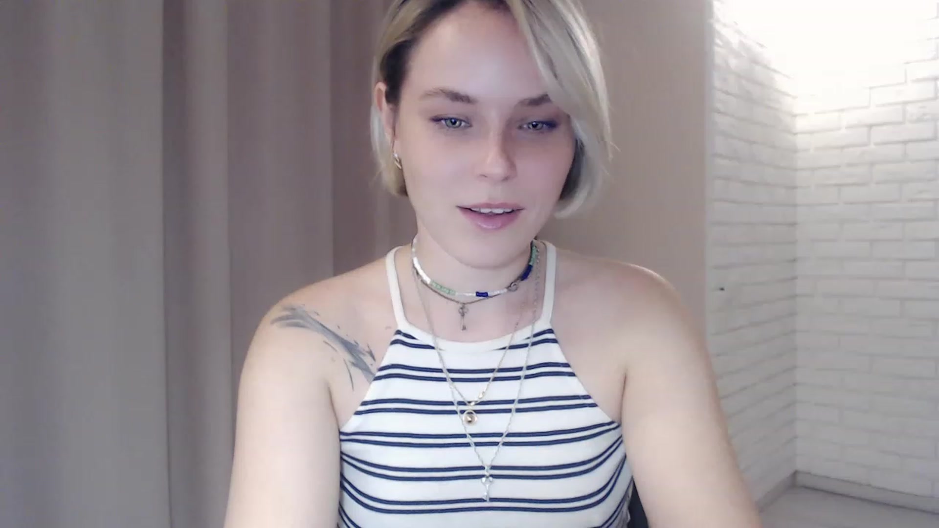 Gallery image thumbnail from EMMA_U2's myfreecams stream on, 03/11/2023, 23:14 image 13 of 20