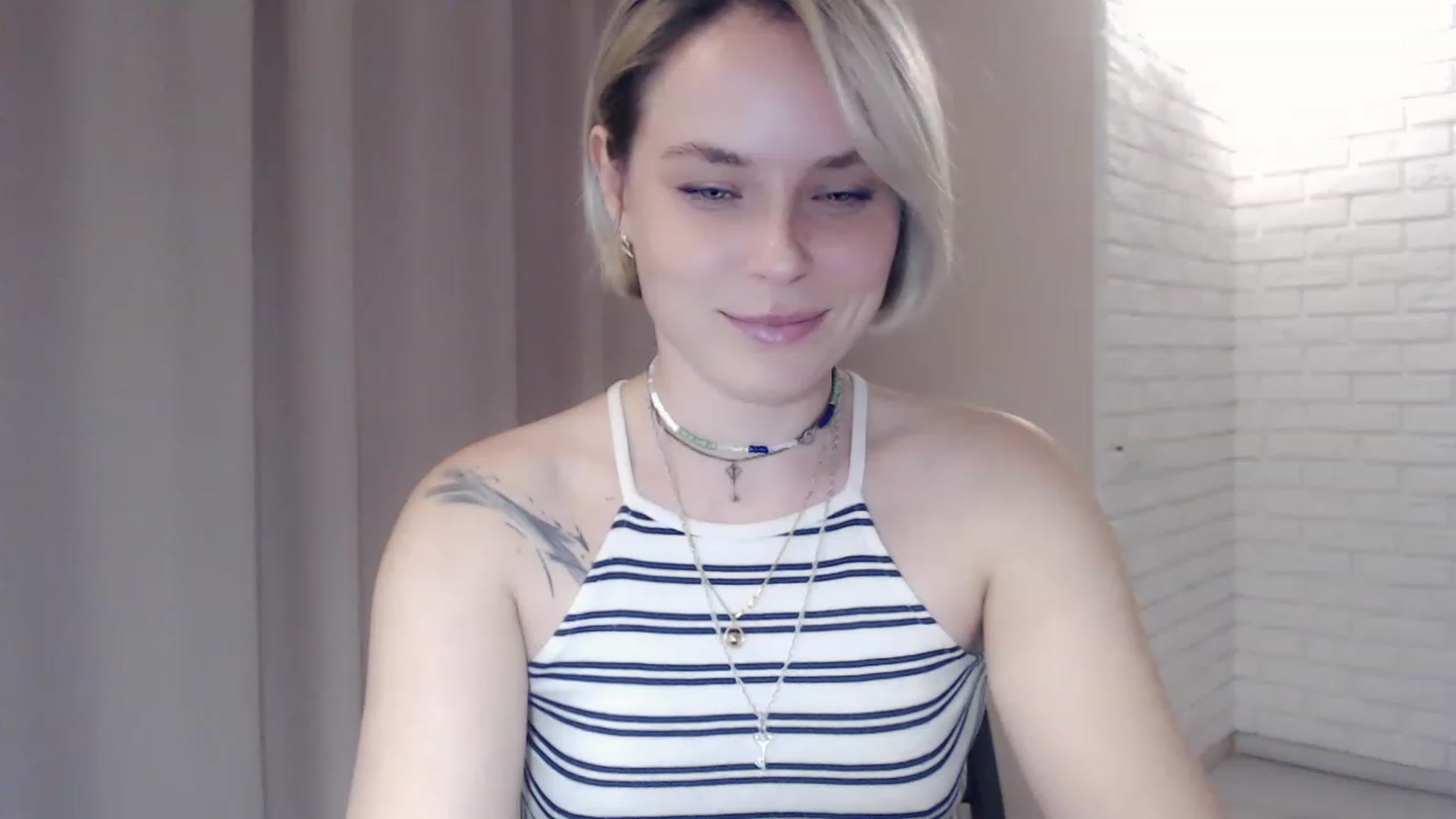 Gallery image thumbnail from EMMA_U2's myfreecams stream on, 03/11/2023, 23:14 image 15 of 20