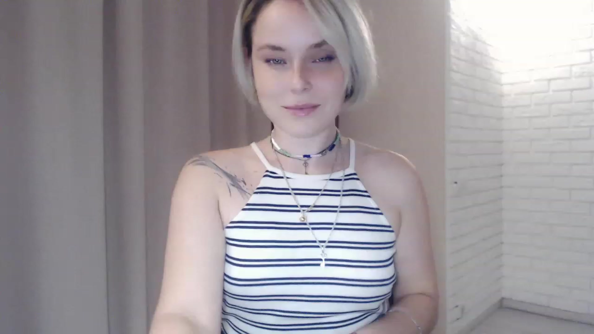Gallery image thumbnail from EMMA_U2's myfreecams stream on, 03/11/2023, 23:14 image 3 of 20