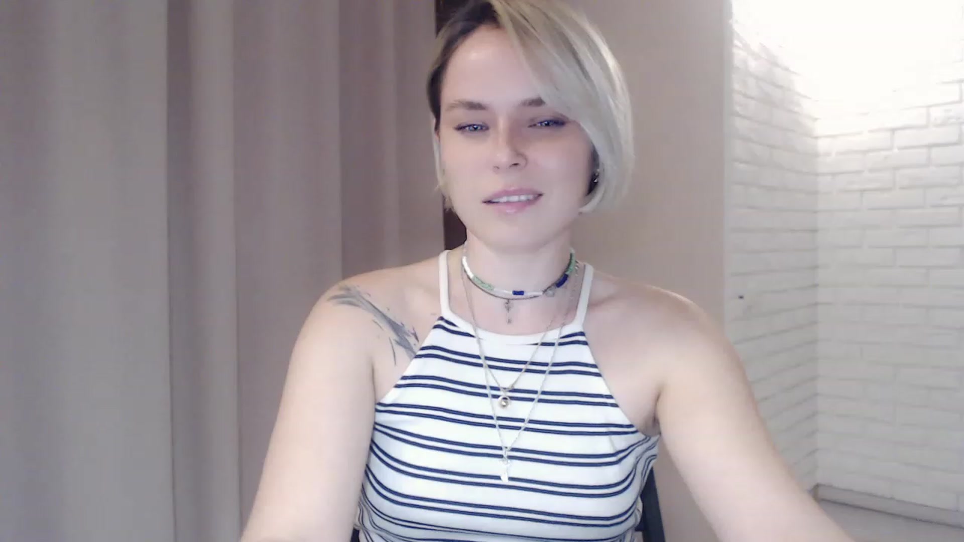 Gallery image thumbnail from EMMA_U2's myfreecams stream on, 03/11/2023, 23:14 image 16 of 20
