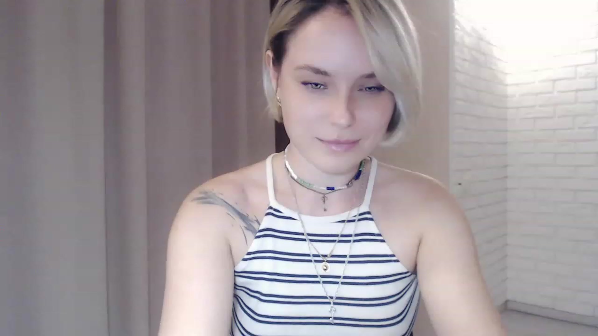 Gallery image thumbnail from EMMA_U2's myfreecams stream on, 03/11/2023, 23:14 image 17 of 20