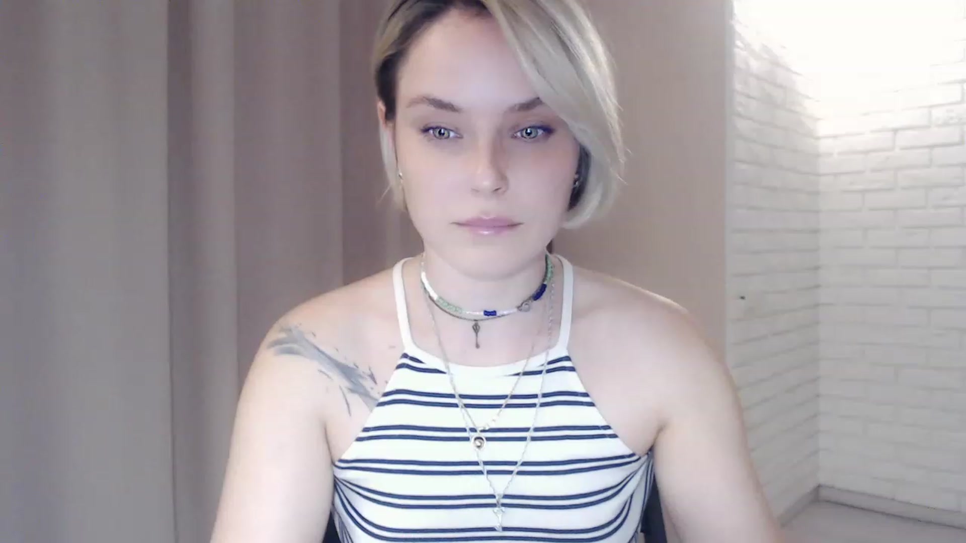Gallery image thumbnail from EMMA_U2's myfreecams stream on, 03/11/2023, 23:14 image 9 of 20