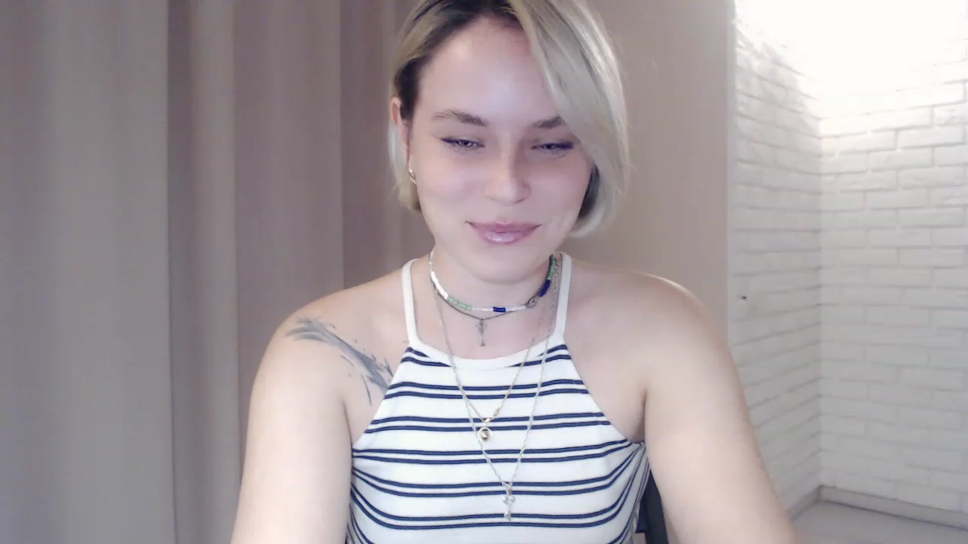 Gallery image thumbnail from EMMA_U2's myfreecams stream on, 03/11/2023, 23:14 image 12 of 20