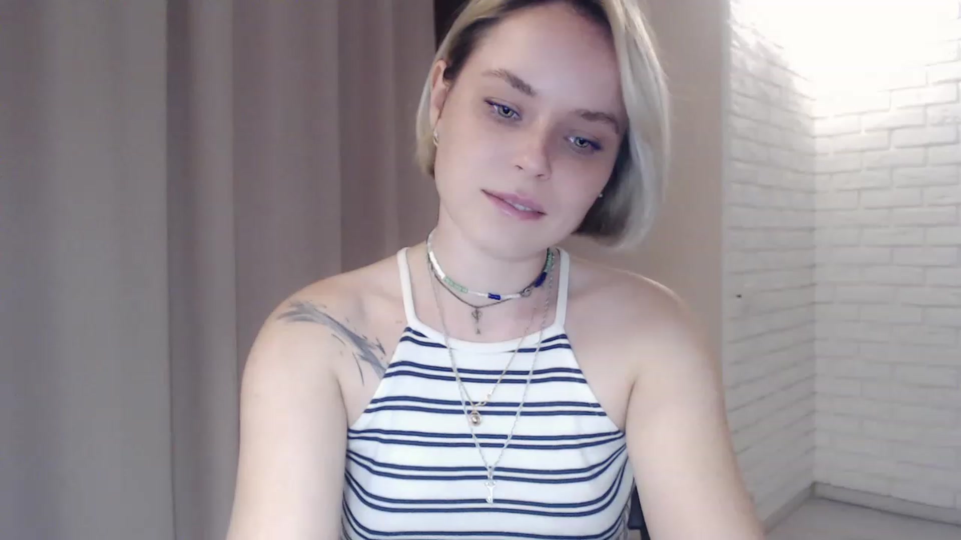 Gallery image thumbnail from EMMA_U2's myfreecams stream on, 03/11/2023, 23:14 image 14 of 20