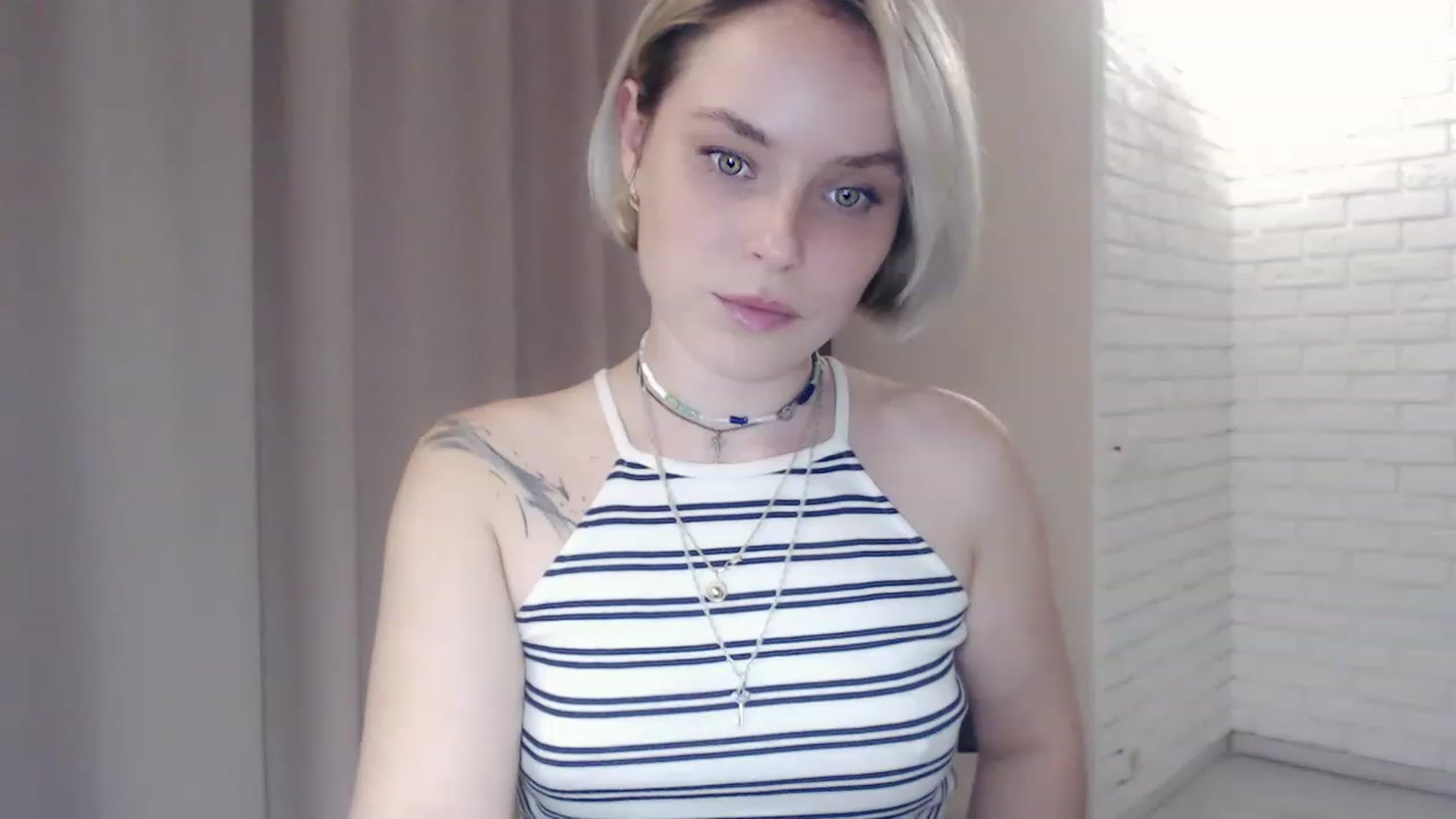 Gallery image thumbnail from EMMA_U2's myfreecams stream on, 03/11/2023, 23:14 image 4 of 20