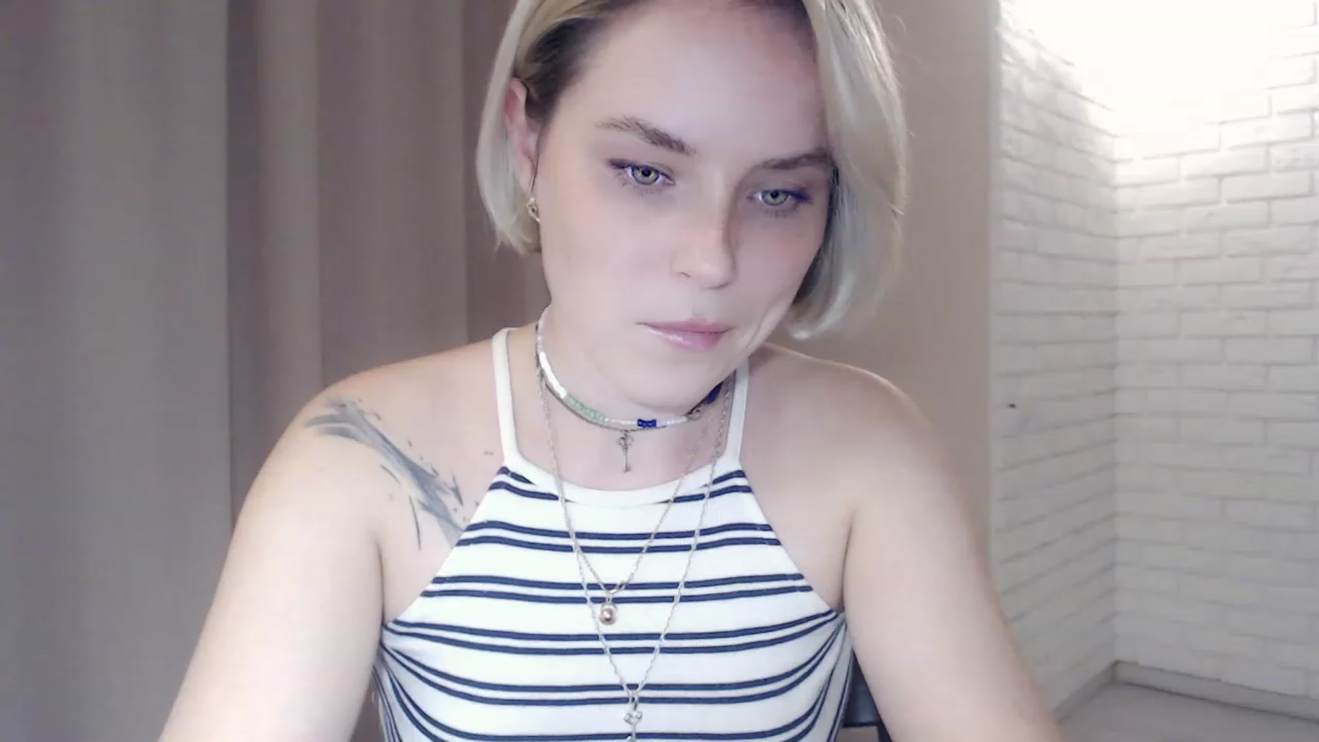 Gallery image thumbnail from EMMA_U2's myfreecams stream on, 03/11/2023, 23:14 image 6 of 20