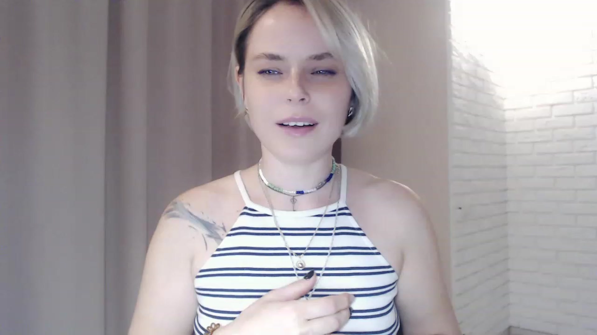 Gallery image thumbnail from EMMA_U2's myfreecams stream on, 03/11/2023, 23:14 image 19 of 20