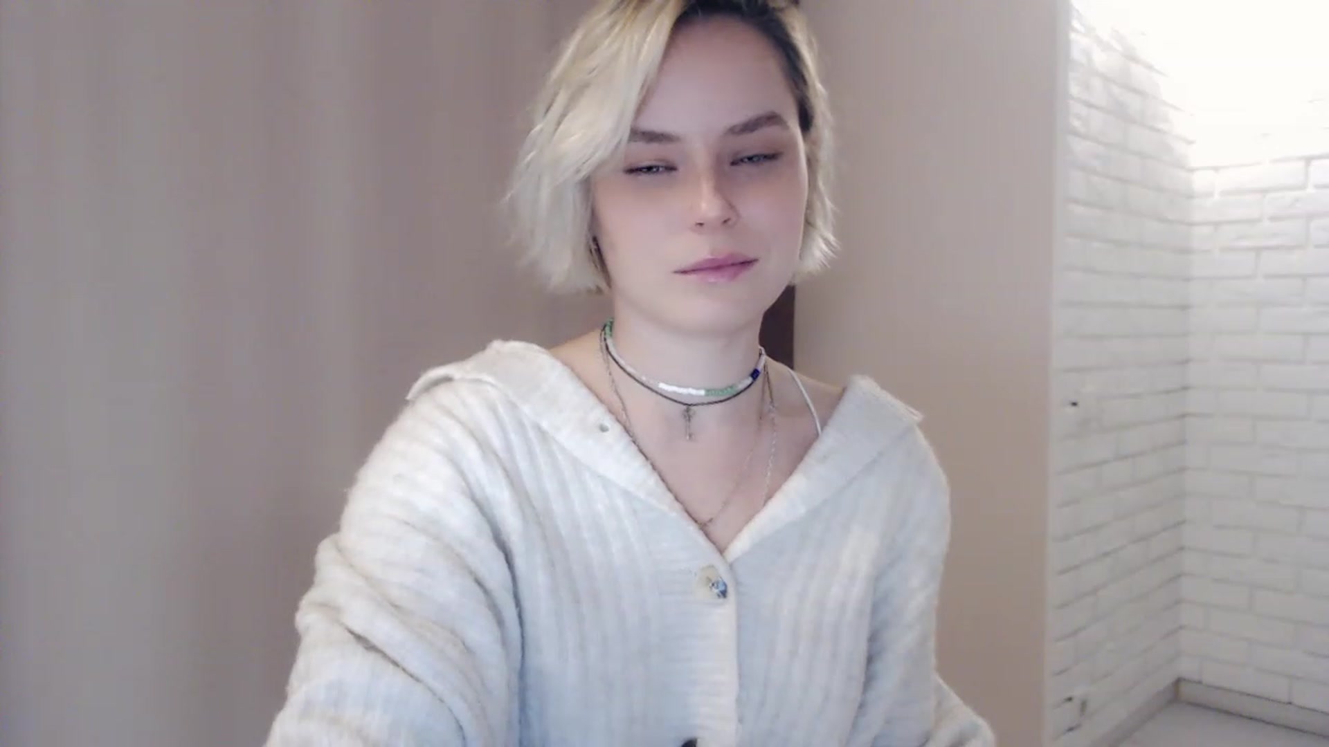 Gallery image thumbnail from EMMA_U2's myfreecams stream on, 03/15/2023, 02:17 image 15 of 20