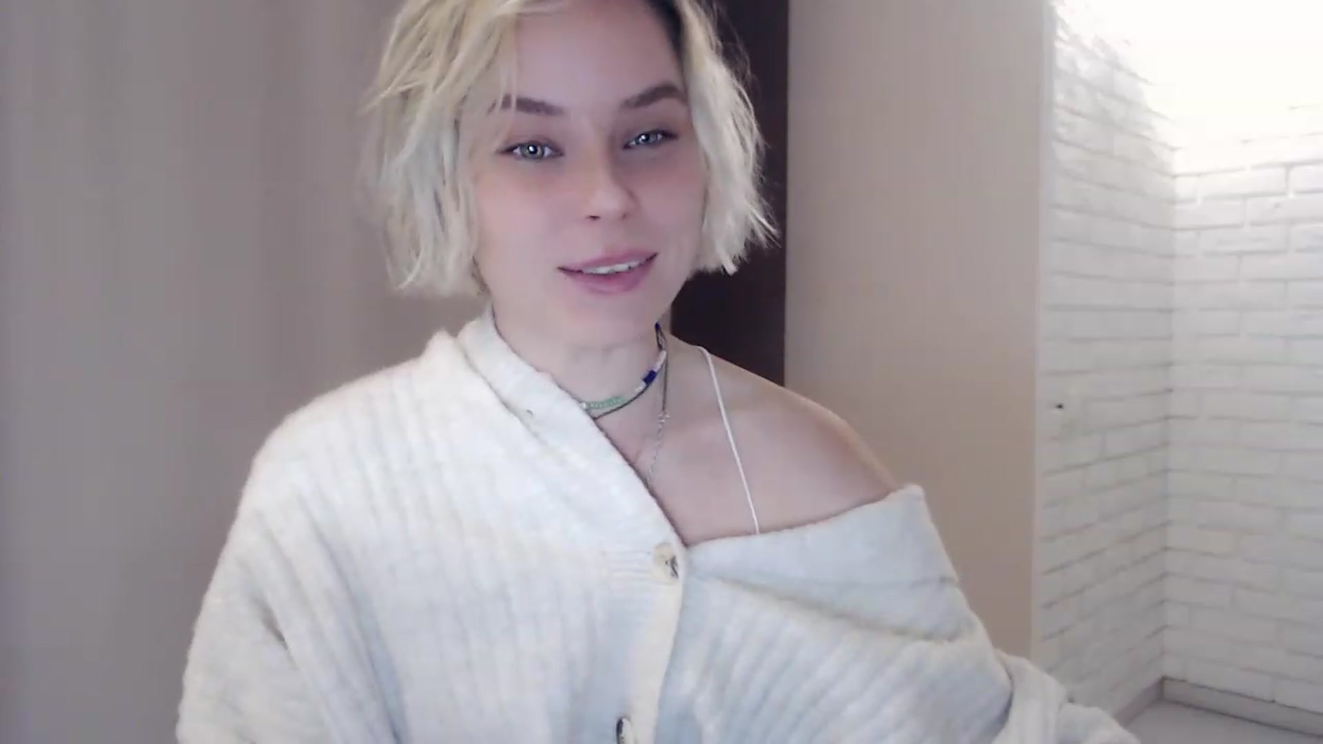 Gallery image thumbnail from EMMA_U2's myfreecams stream on, 03/15/2023, 02:17 image 5 of 20