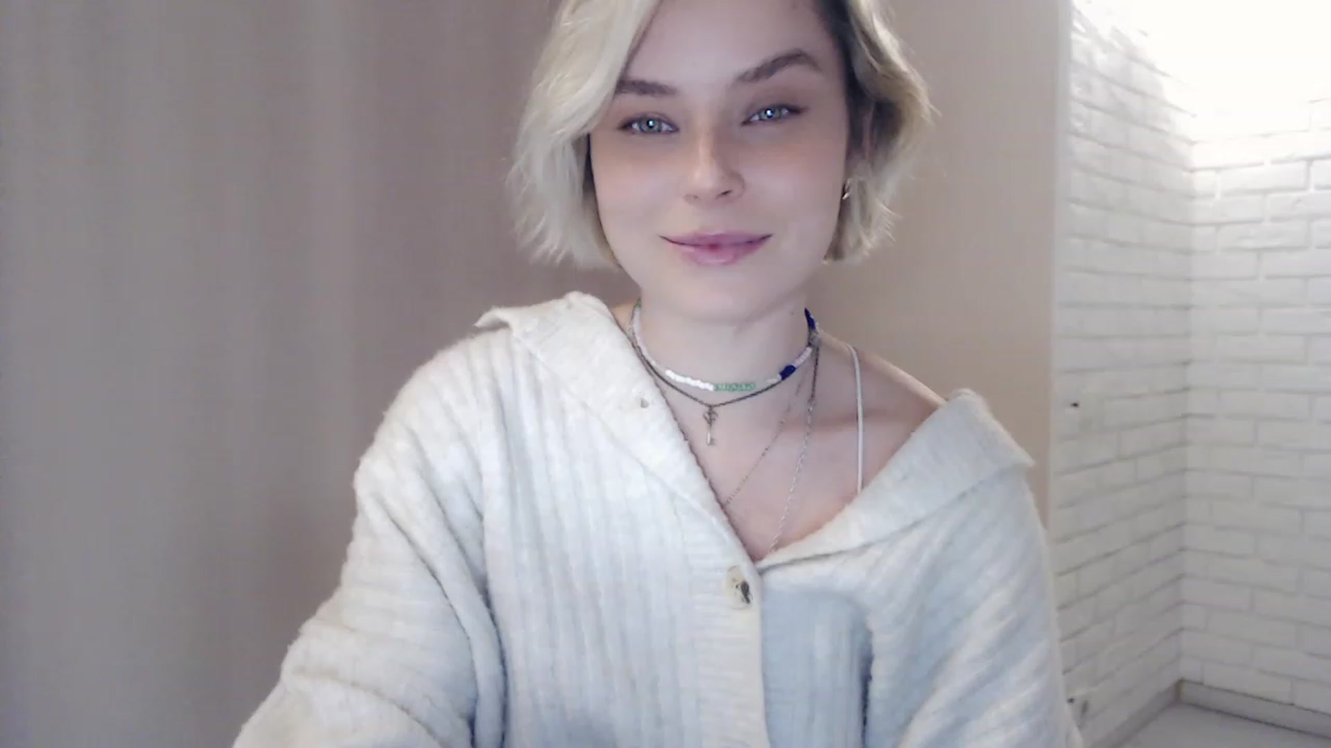 Gallery image thumbnail from EMMA_U2's myfreecams stream on, 03/15/2023, 02:17 image 19 of 20