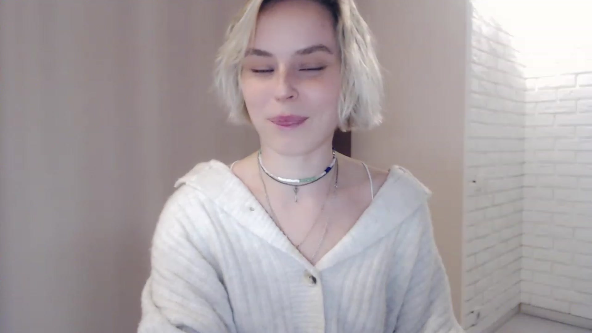 Gallery image thumbnail from EMMA_U2's myfreecams stream on, 03/15/2023, 02:17 image 10 of 20