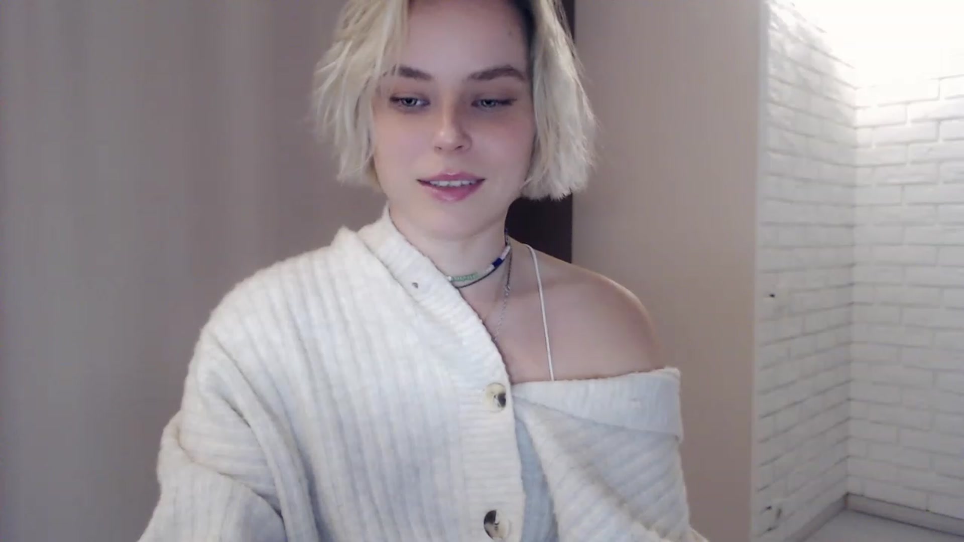 Gallery image thumbnail from EMMA_U2's myfreecams stream on, 03/15/2023, 02:17 image 6 of 20