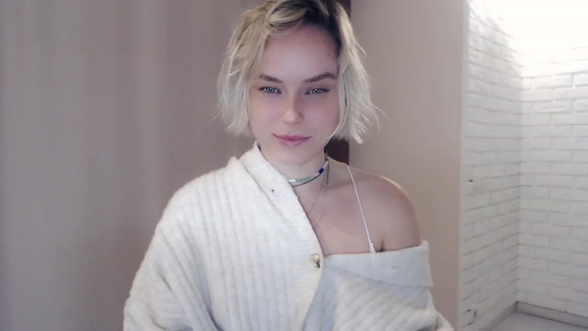 Gallery image thumbnail from EMMA_U2's myfreecams stream on, 03/15/2023, 02:17 image 4 of 20