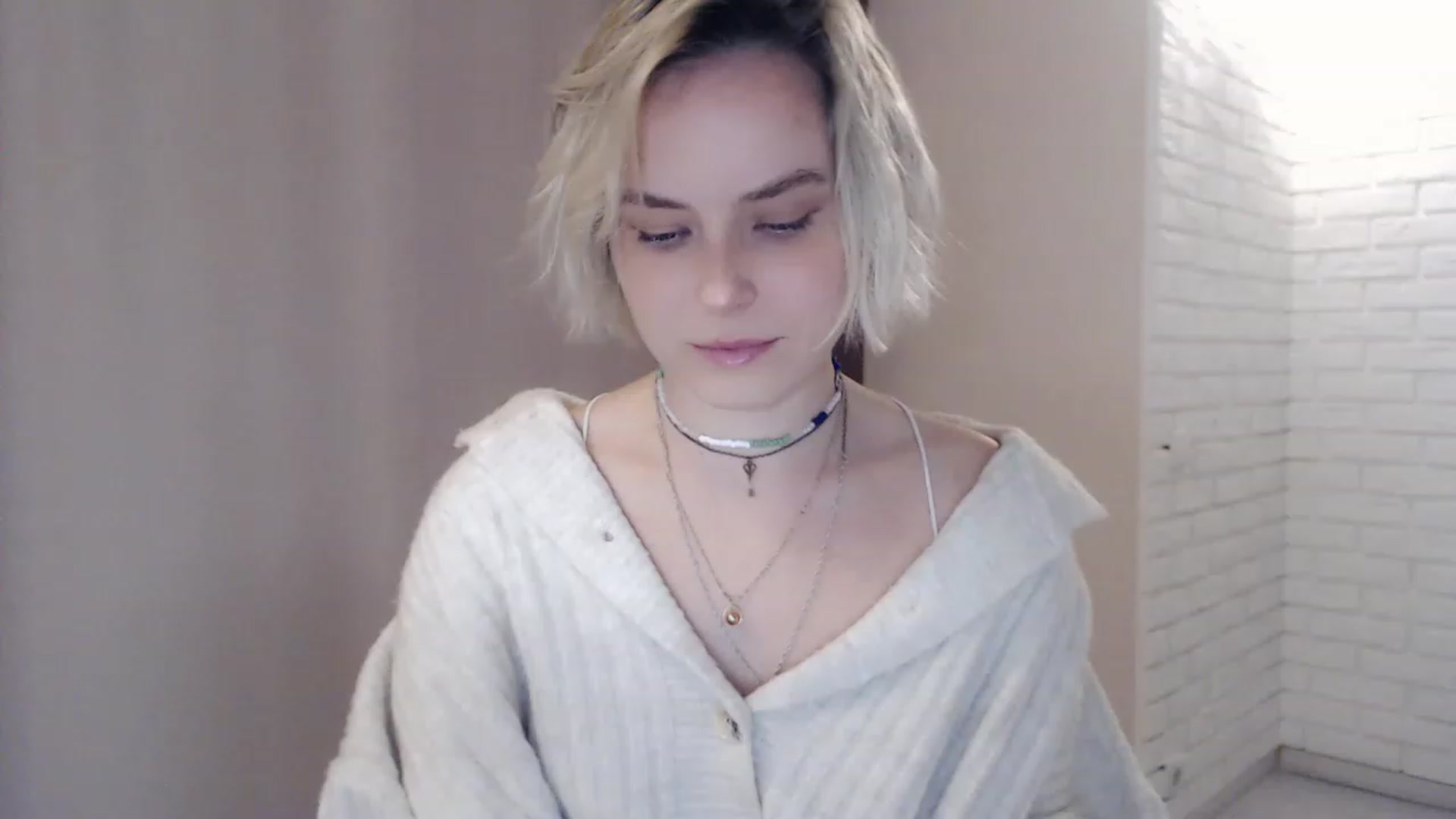 Gallery image thumbnail from EMMA_U2's myfreecams stream on, 03/15/2023, 02:17 image 8 of 20
