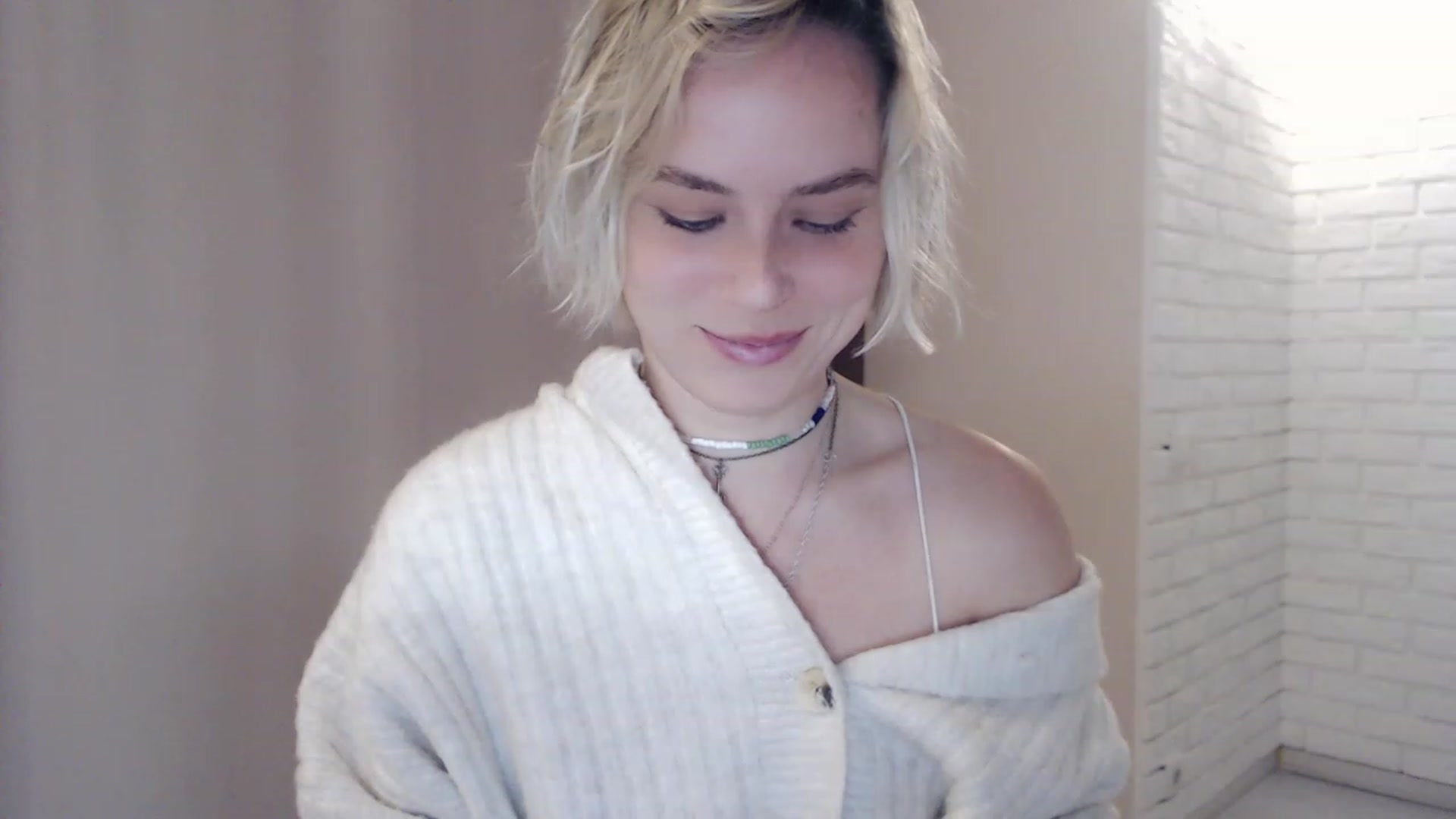 Gallery image thumbnail from EMMA_U2's myfreecams stream on, 03/15/2023, 02:17 image 2 of 20