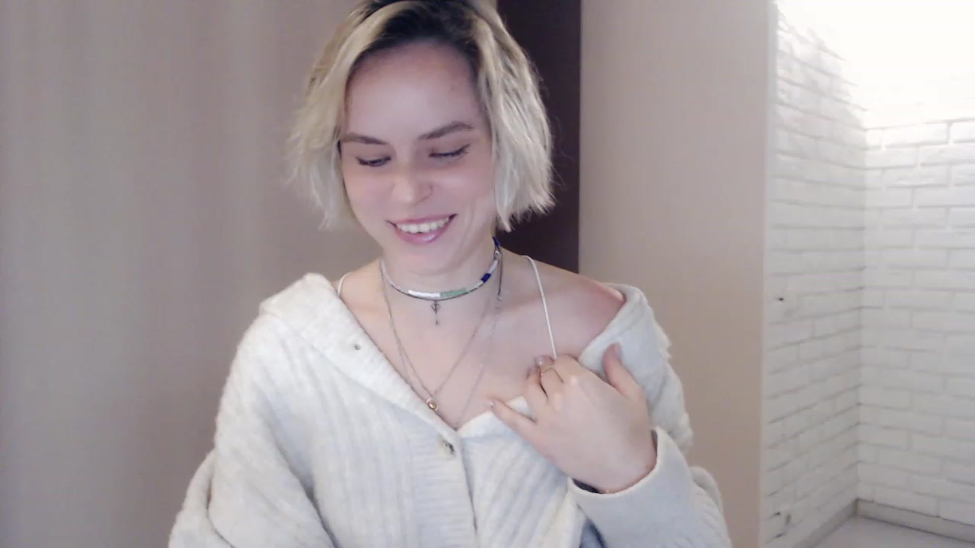 Gallery image thumbnail from EMMA_U2's myfreecams stream on, 03/15/2023, 02:17 image 9 of 20