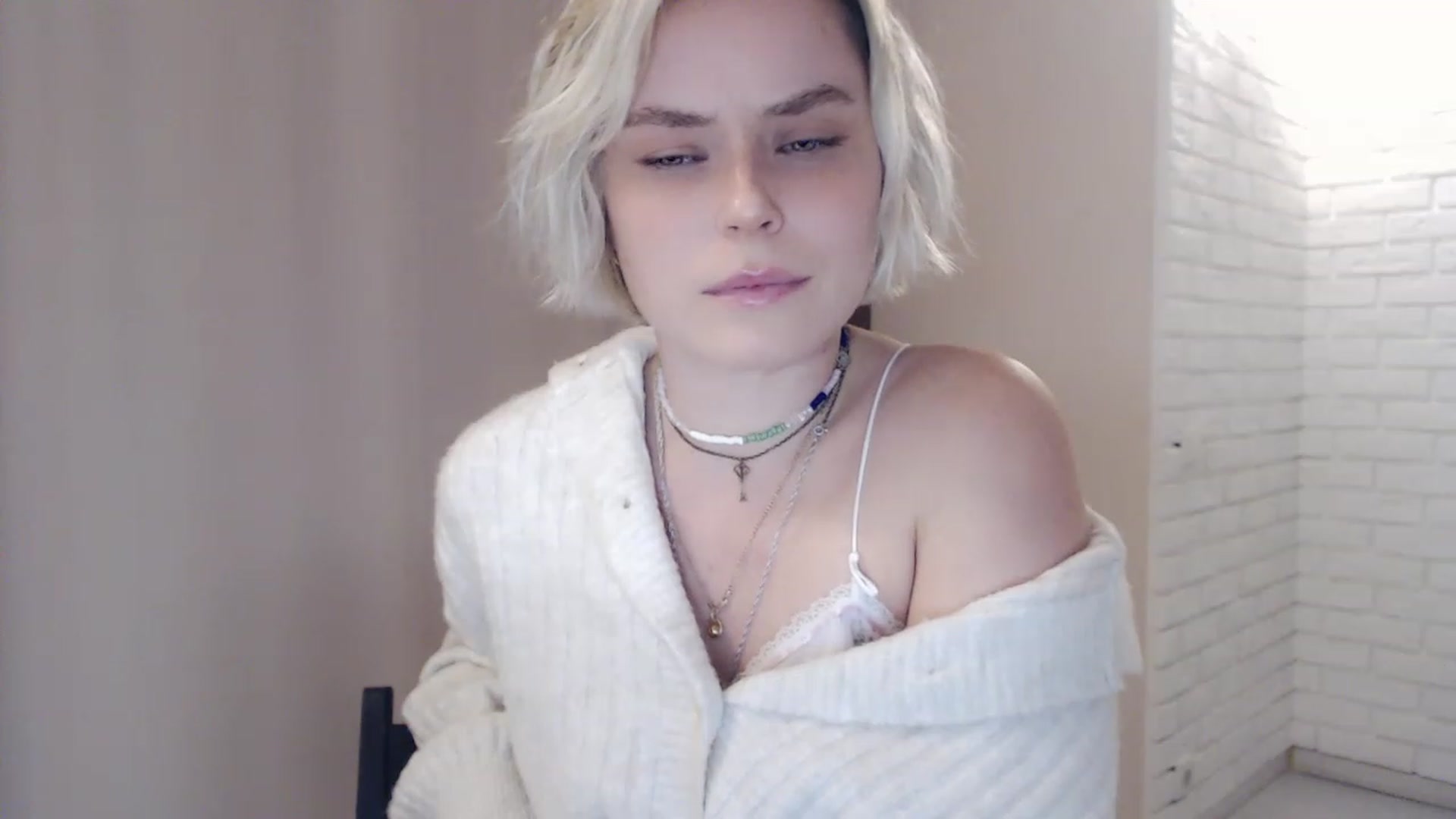 Gallery image thumbnail from EMMA_U2's myfreecams stream on, 03/15/2023, 02:17 image 11 of 20
